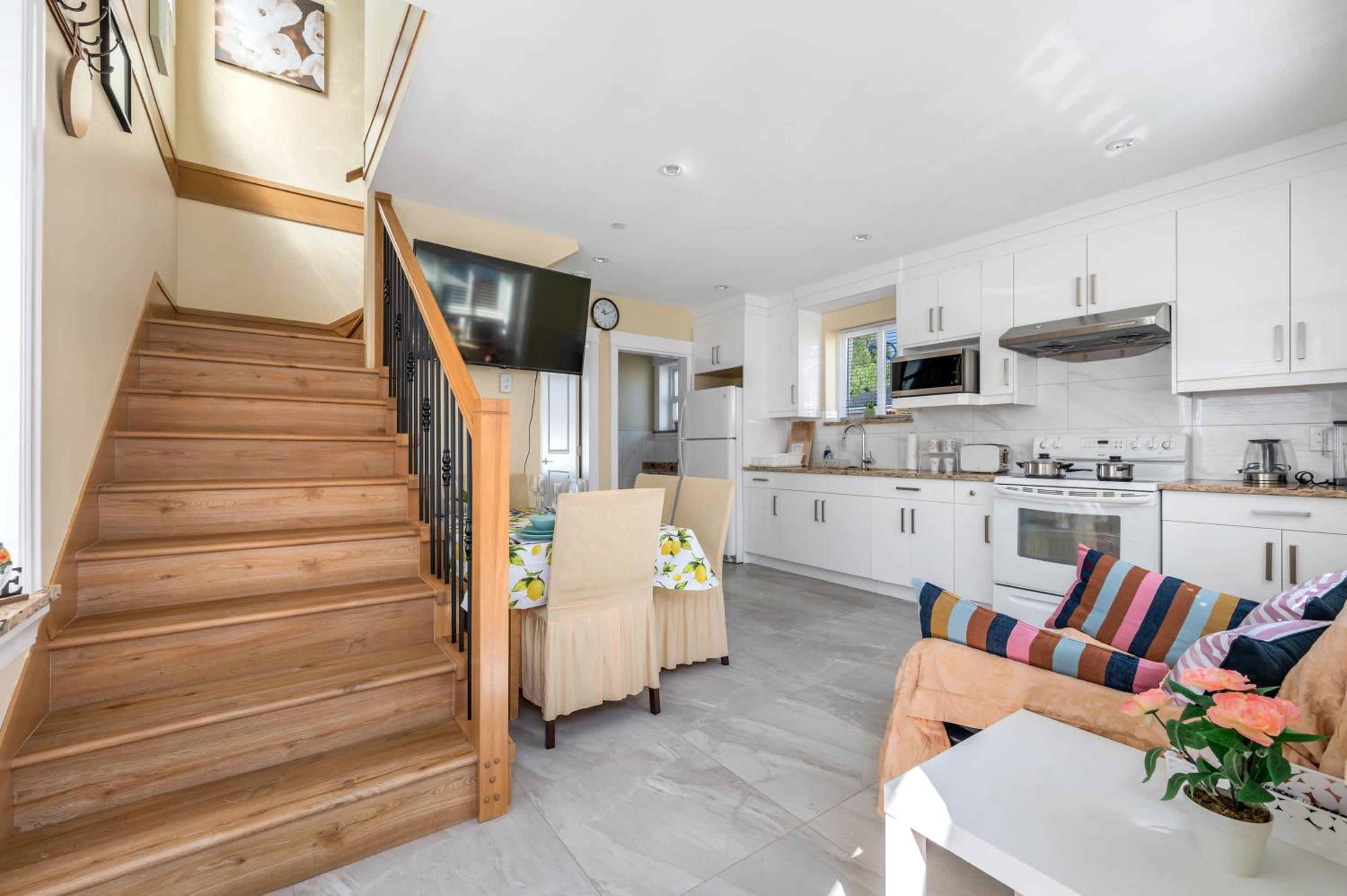 Three bedrooms new laneway house near public transit & FIFA training site