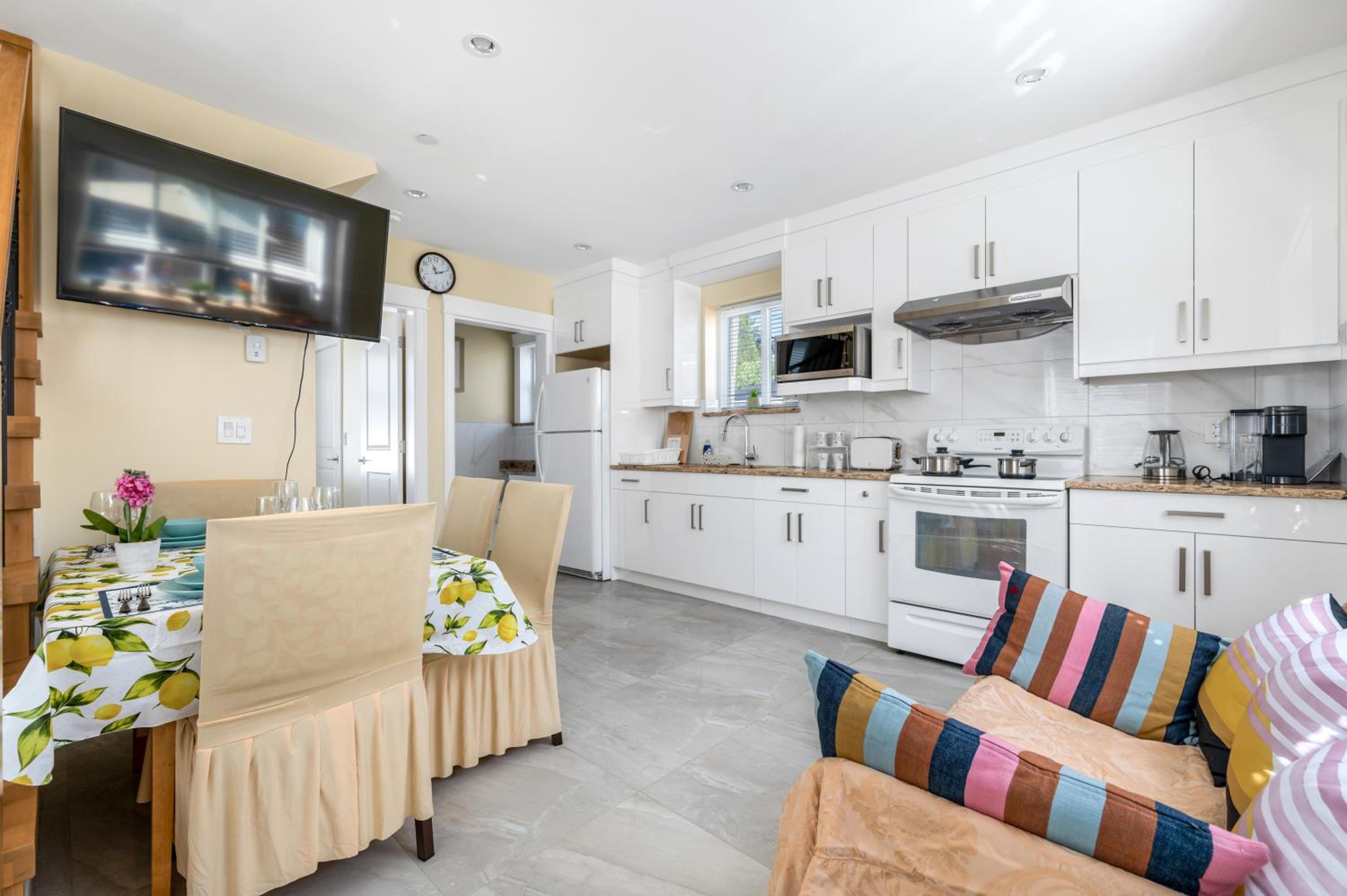 Three bedrooms new laneway house near public transit & FIFA training site