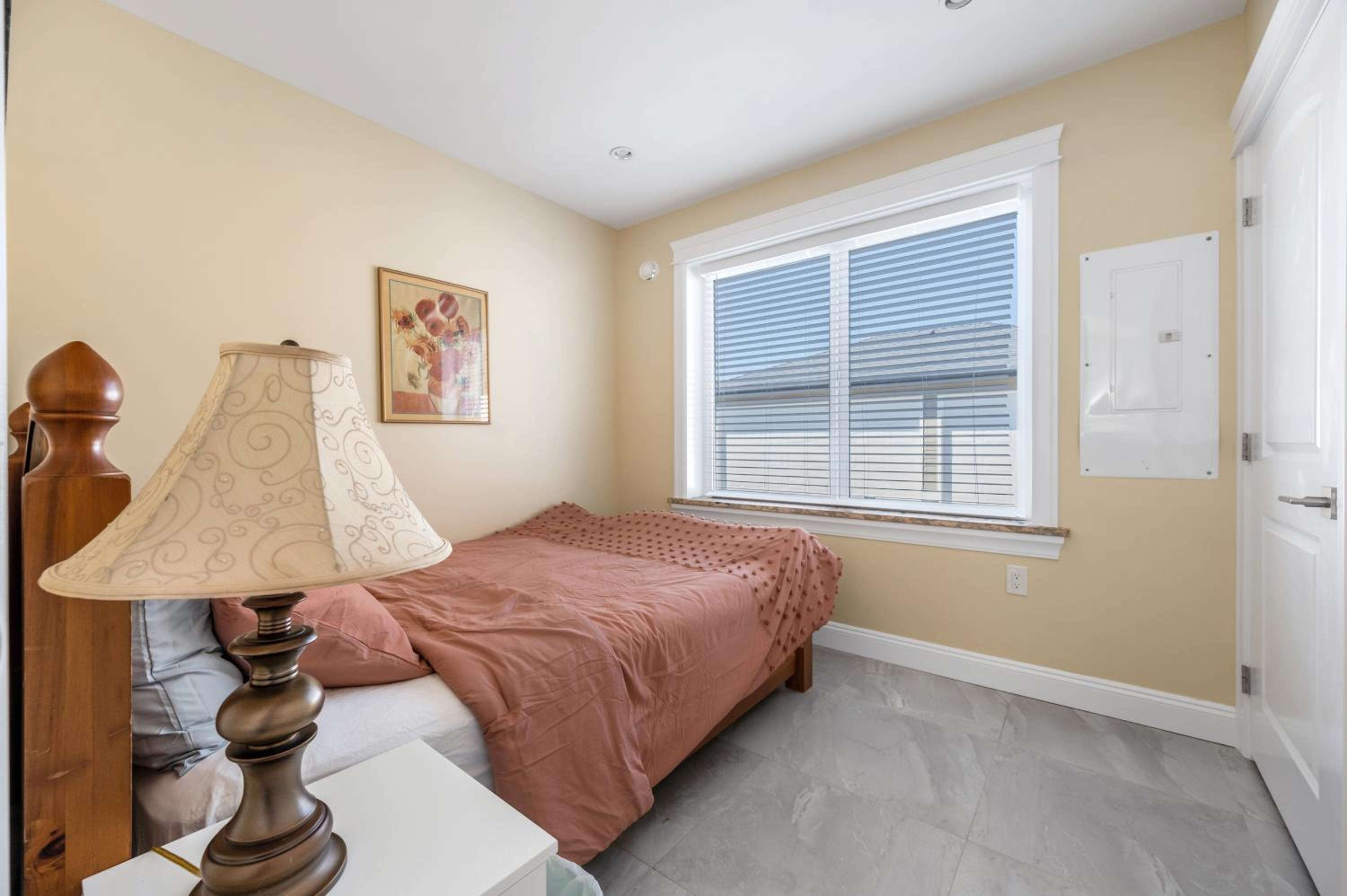 Three bedrooms new laneway house near public transit & FIFA training site