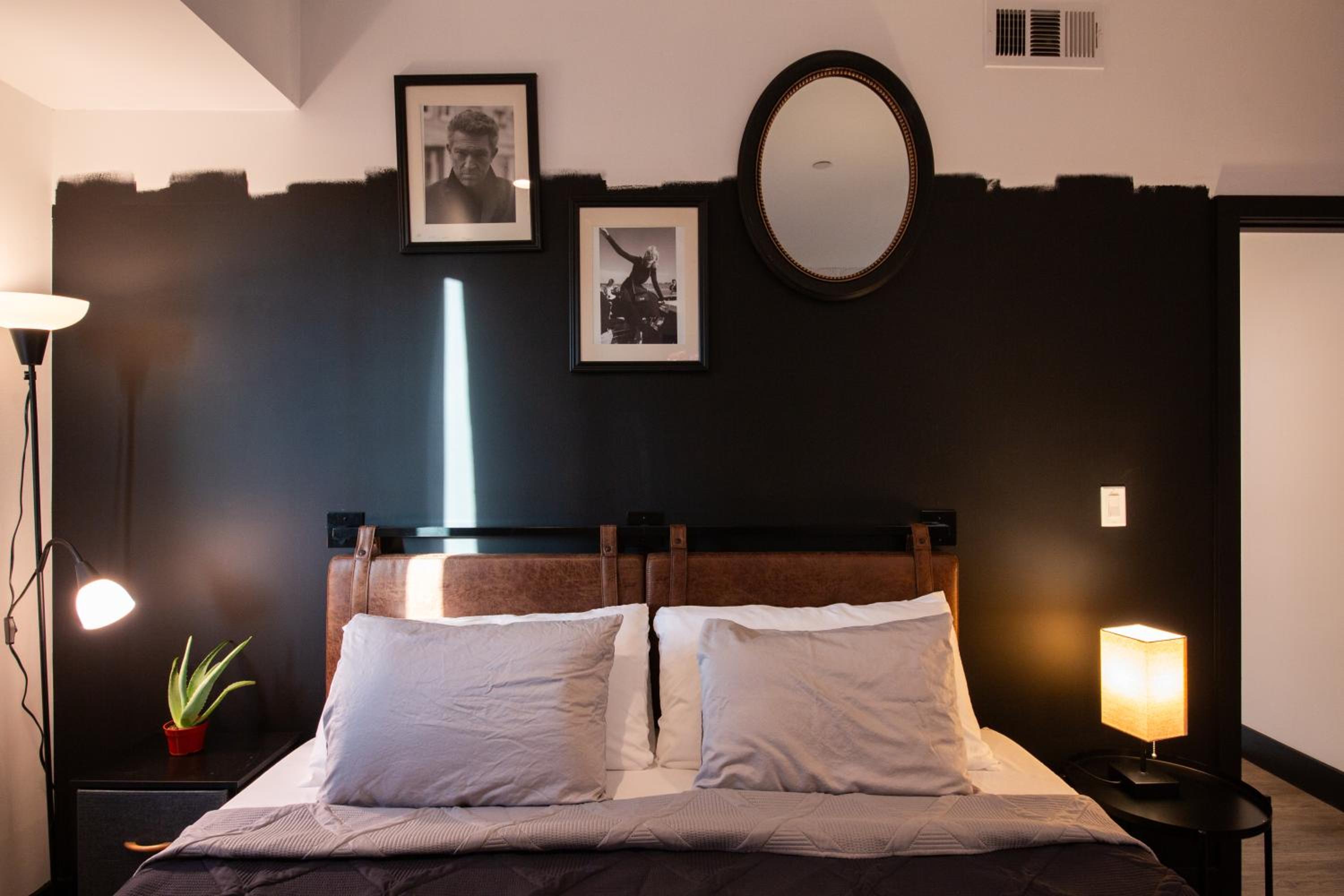 Spacious Luxury Villas in the heart of LA! Free parking and Jacuzzi