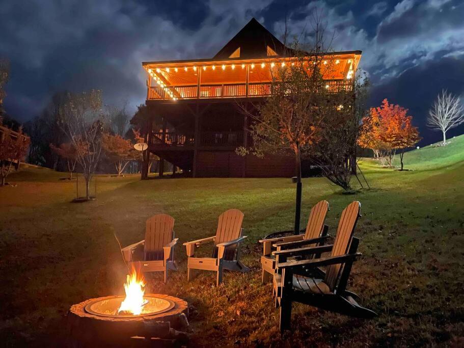 Beautiful Cabin near New River with Mountain Views! view 3