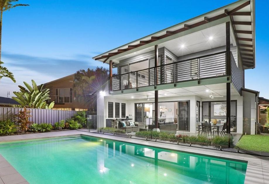 WATERFRONT HOME BORDERING MOOLOOLABA