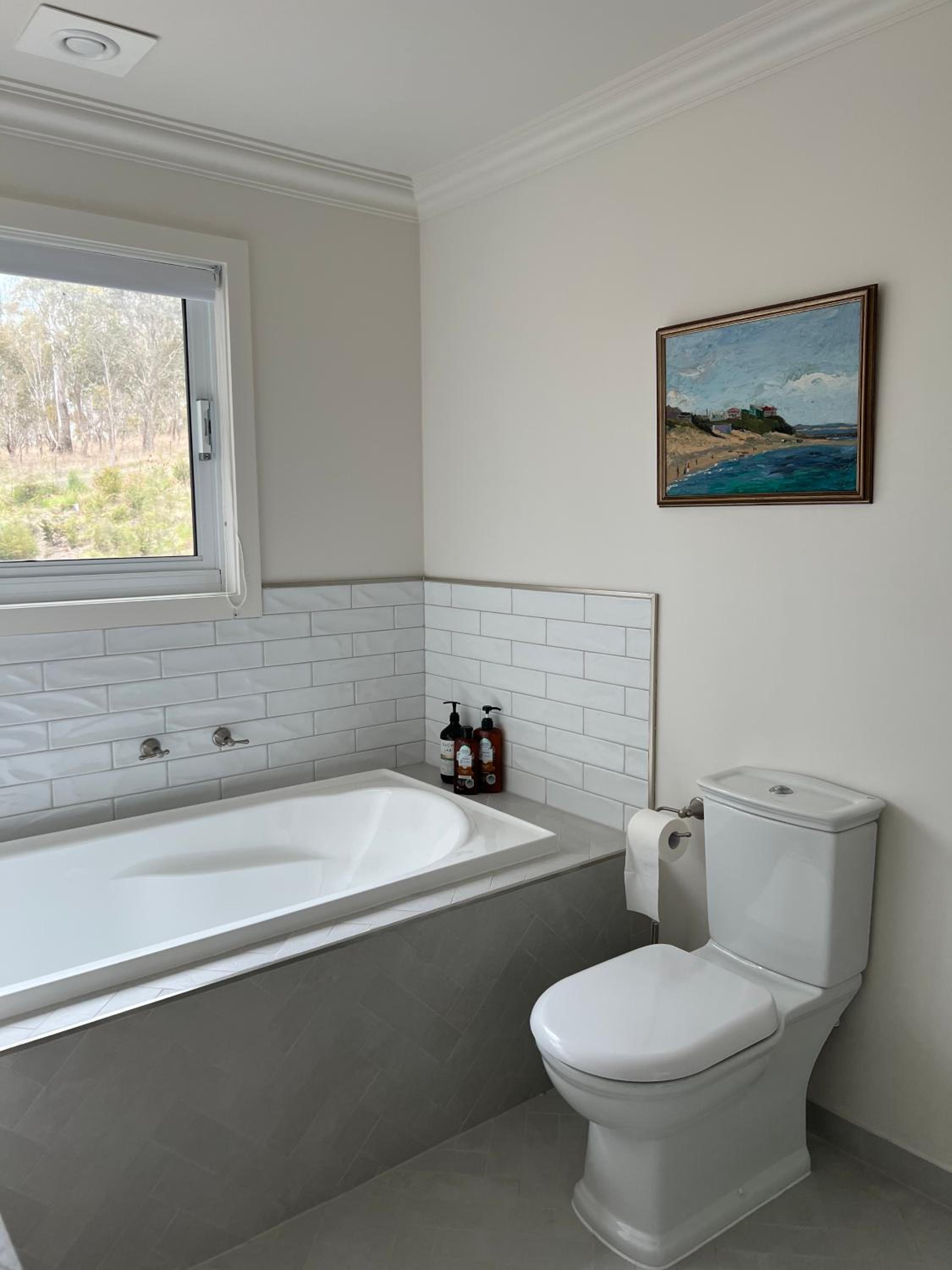 Summit House Armidale - 2 or 4 Bedrooms