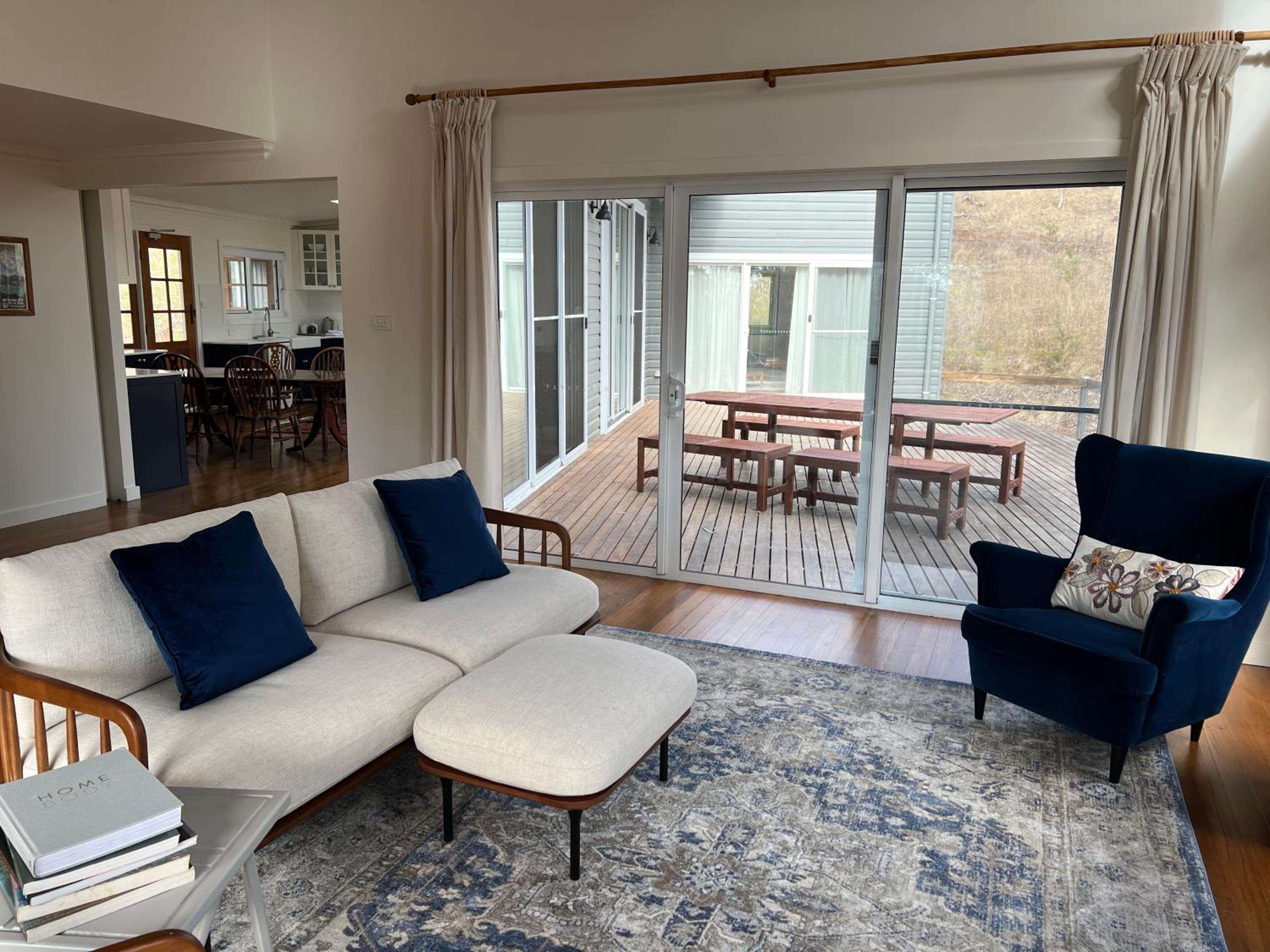 Summit House Armidale - 2 or 4 Bedrooms