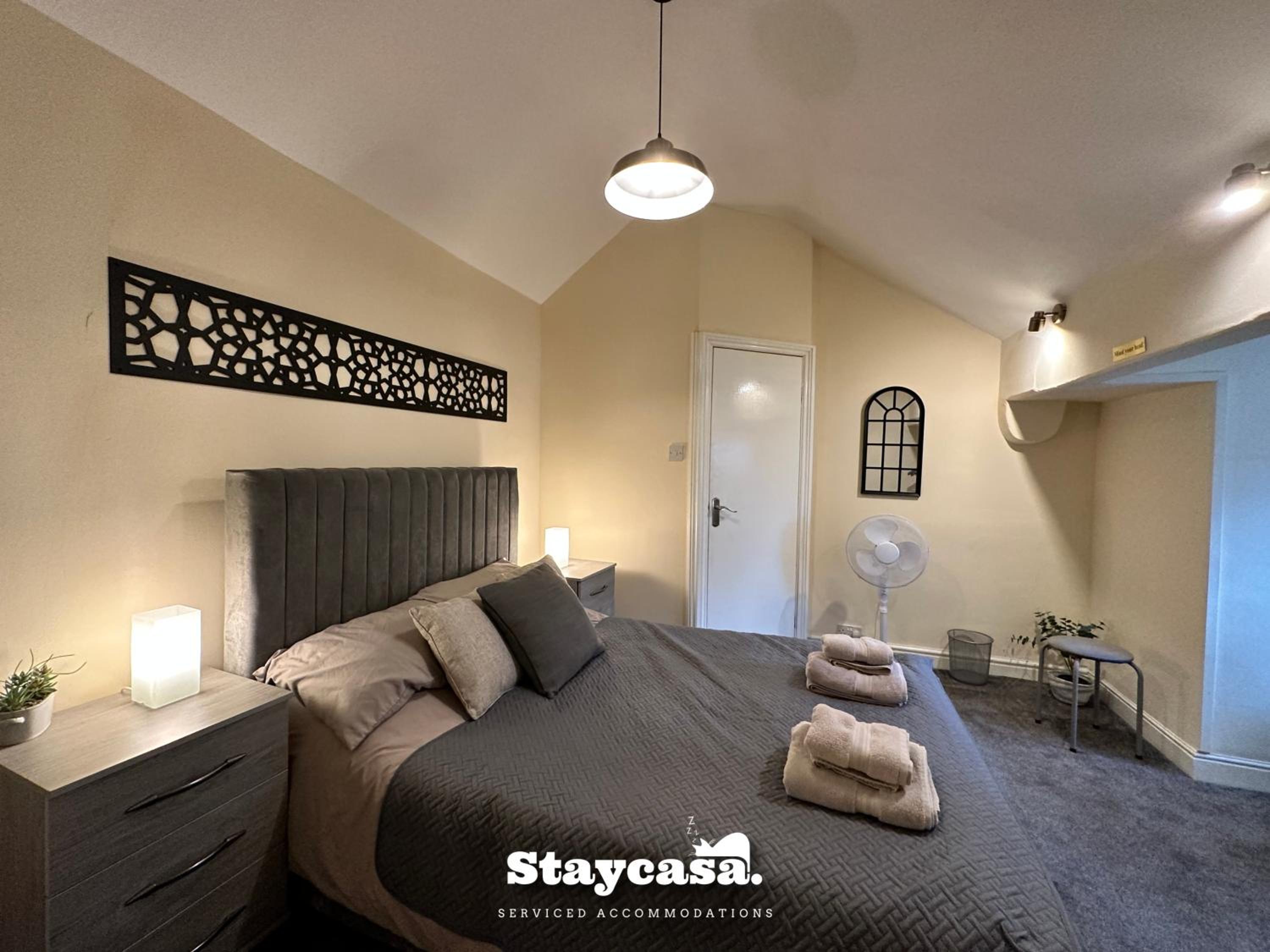 Spacious 5BR Home in Leafy Withington photo 2