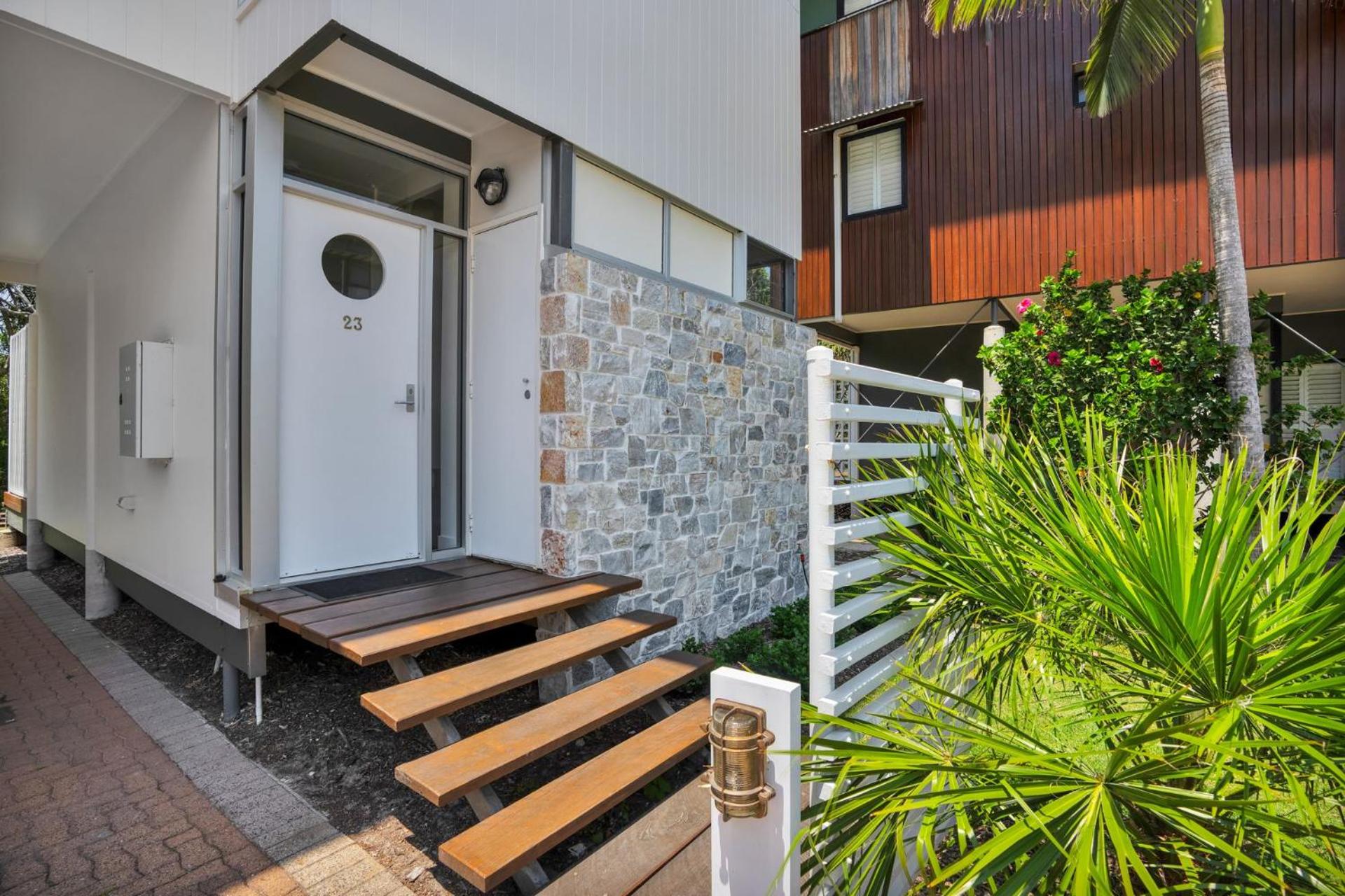 Surfside Beach House 23 Rainbow Shores Aircon Walk To Beach Pool