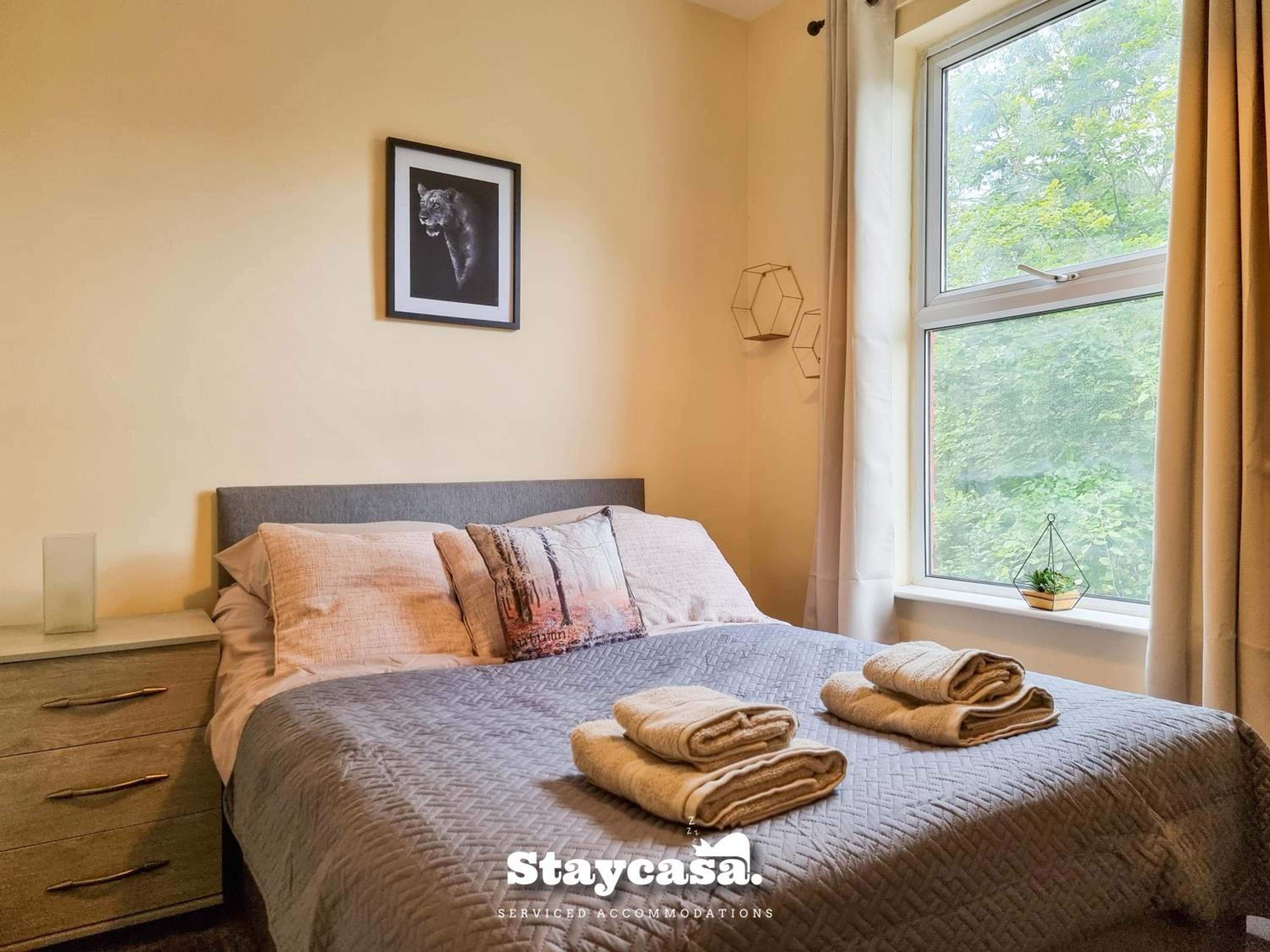 Spacious 5BR Home in Leafy Withington photo 4