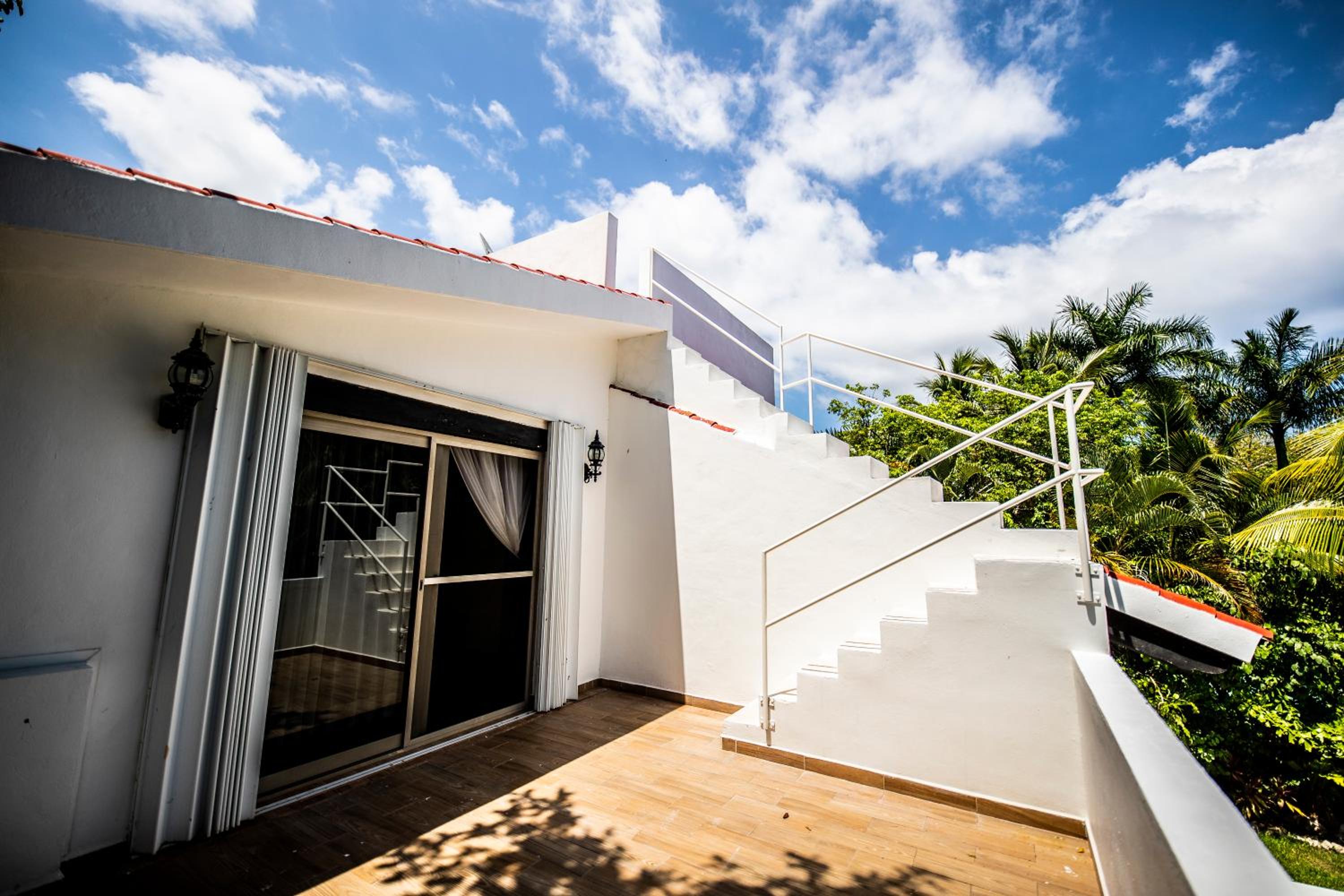 Villa Beach Adventure Relax Holiday Private Pool BBQ Maid Service Golf view 4