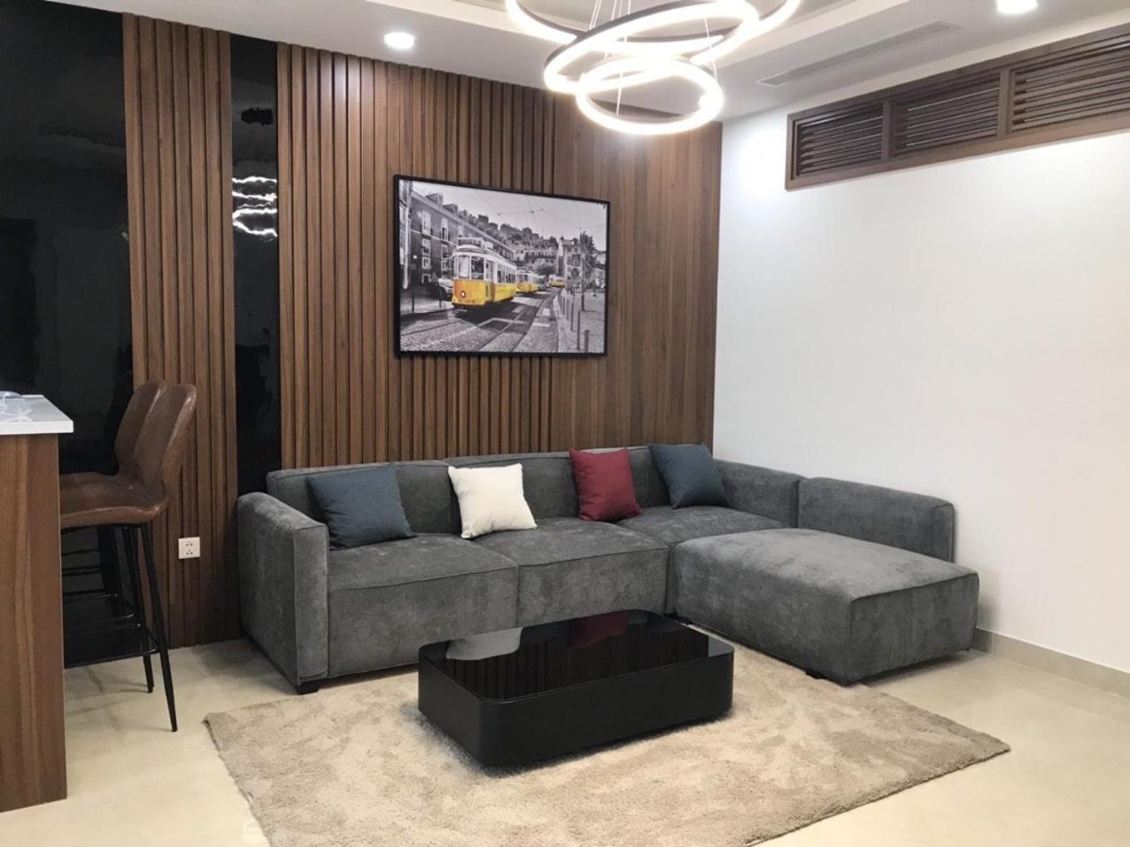 3 bedroom Golden Park Apartment near Cau Giay Park