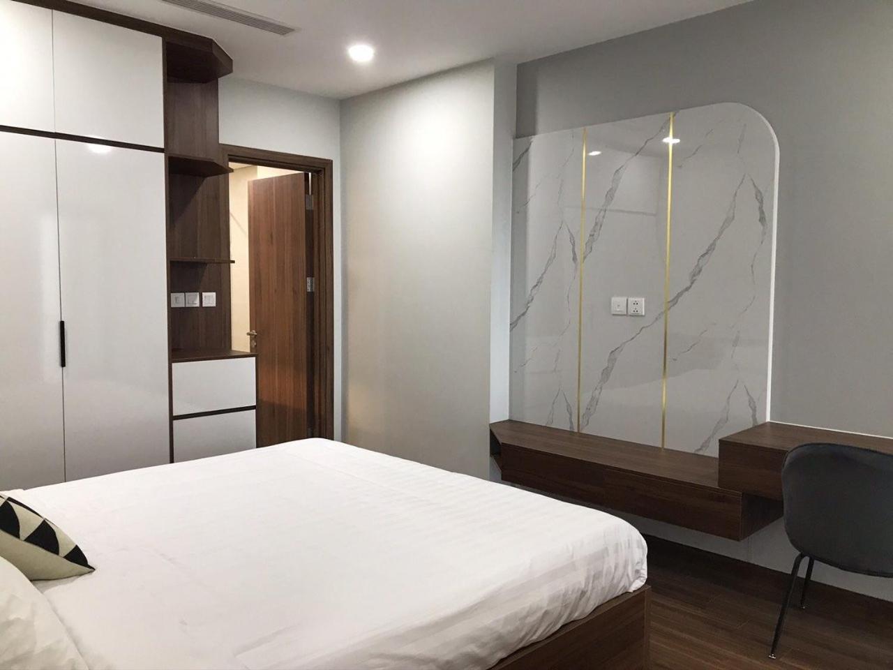 3 bedroom Golden Park Apartment near Cau Giay Park