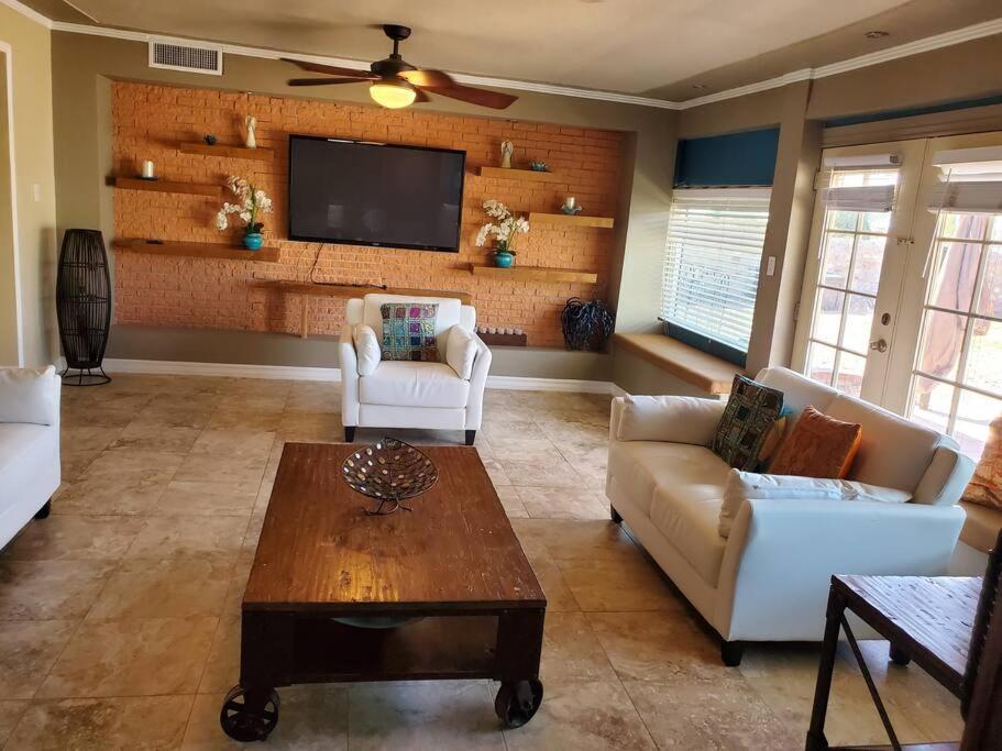 Spacious West El Paso 19 min from Airport, Fort Bliss Military Base view 3
