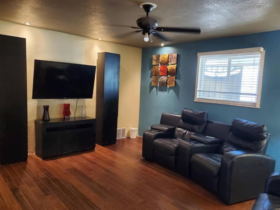 Spacious West El Paso 19 min from Airport, Fort Bliss Military Base view 5