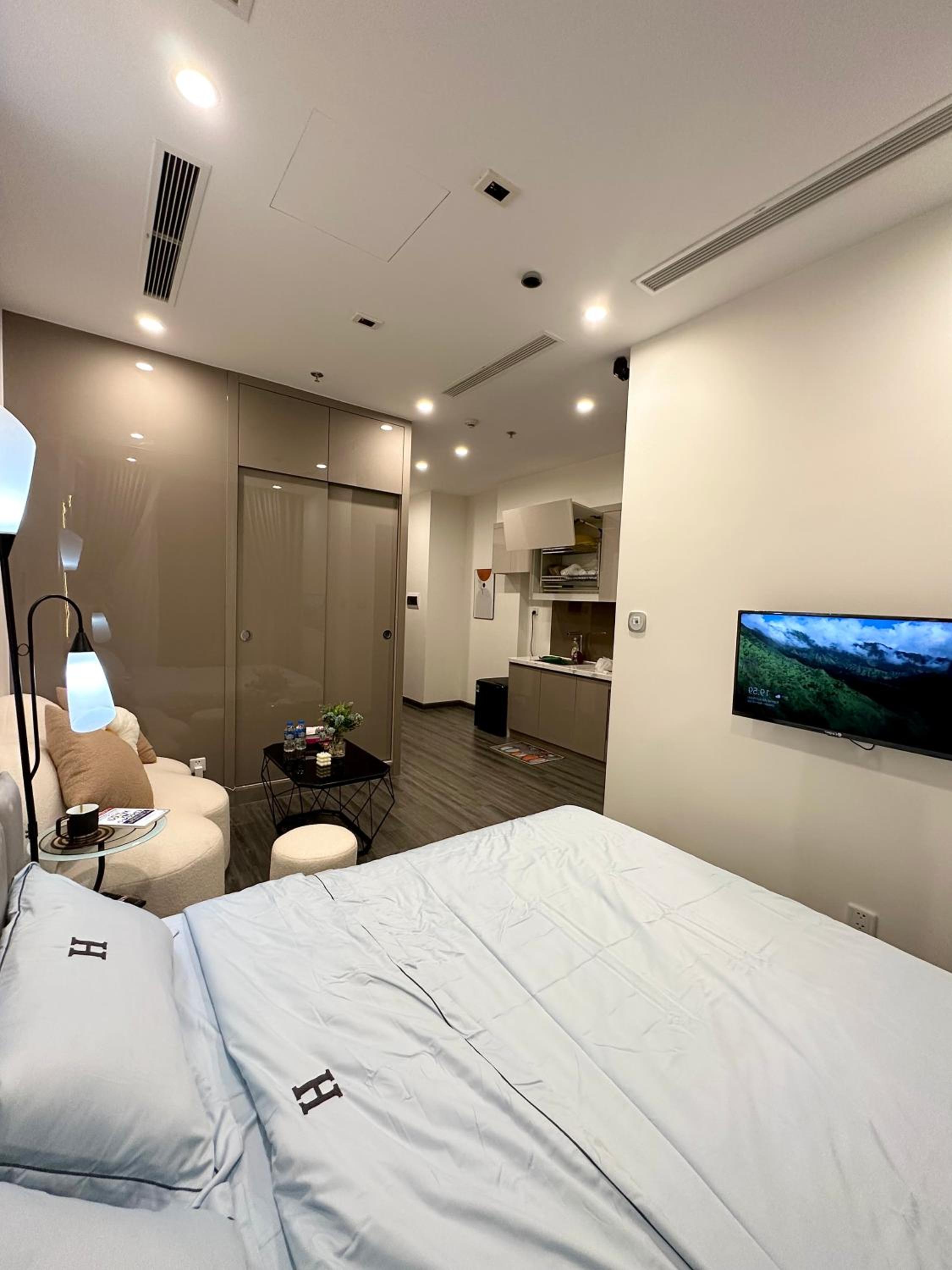 Homestay & Apartment Vinhomes Smart City Tây Mỗ - Lee 2 view 4