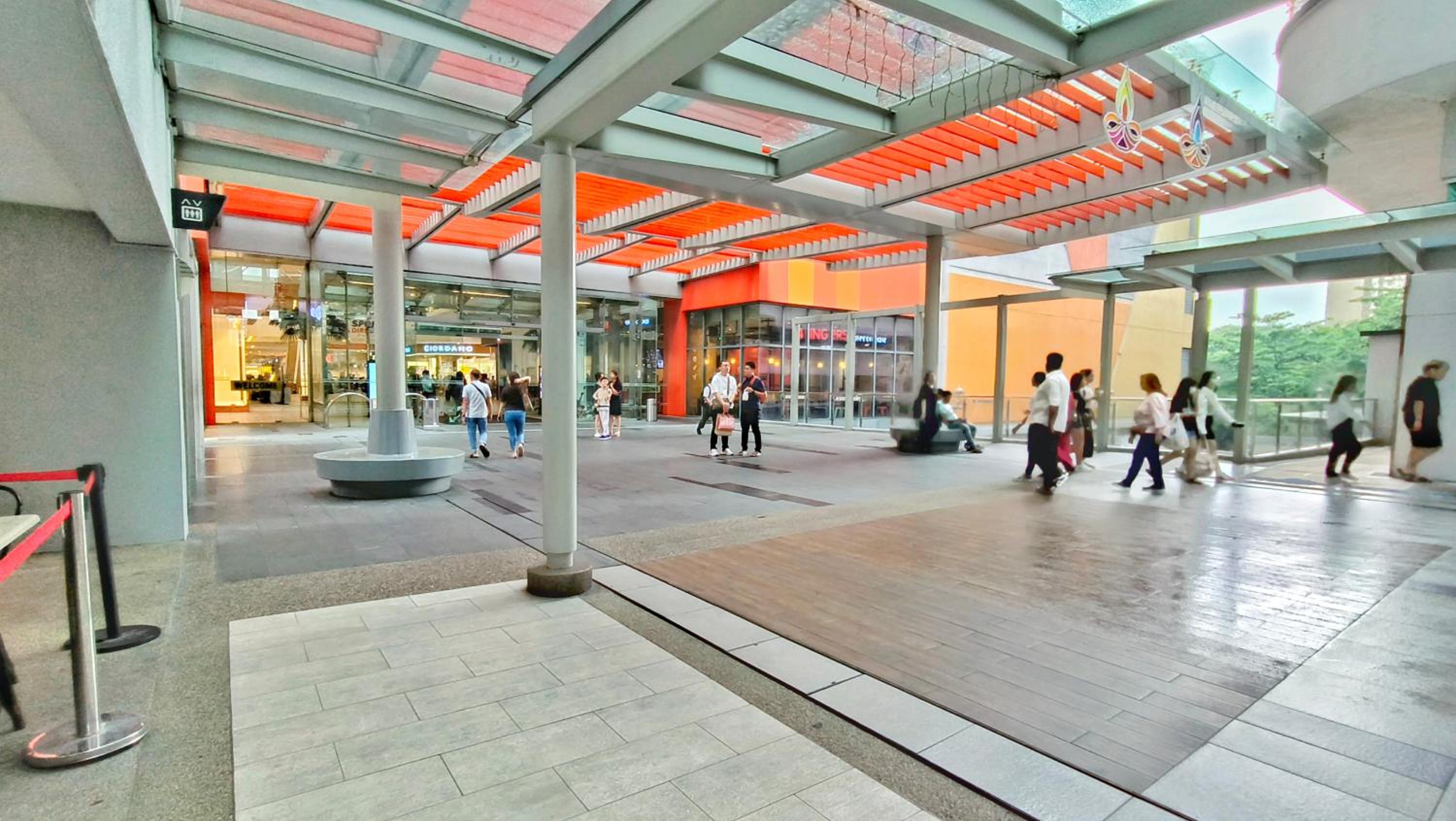KL Sunway Velocity Two - Link Bridge to Velocity Mall & MRT - Spacious 3B-2R Apart for 6-8pax
