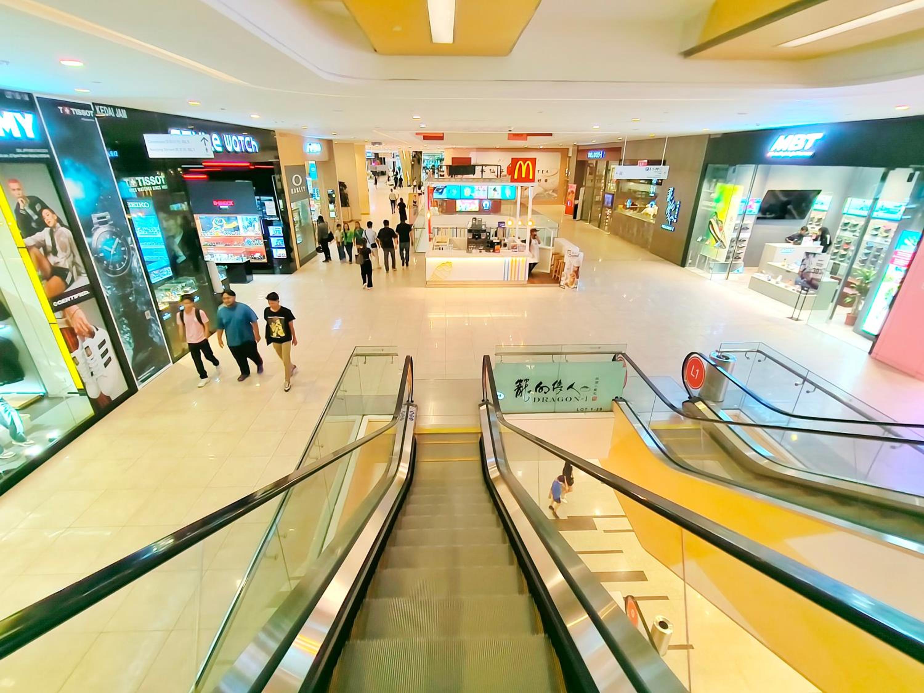 KL Sunway Velocity Two - Link Bridge to Velocity Mall & MRT - Spacious 3B-2R Apart for 6-8pax