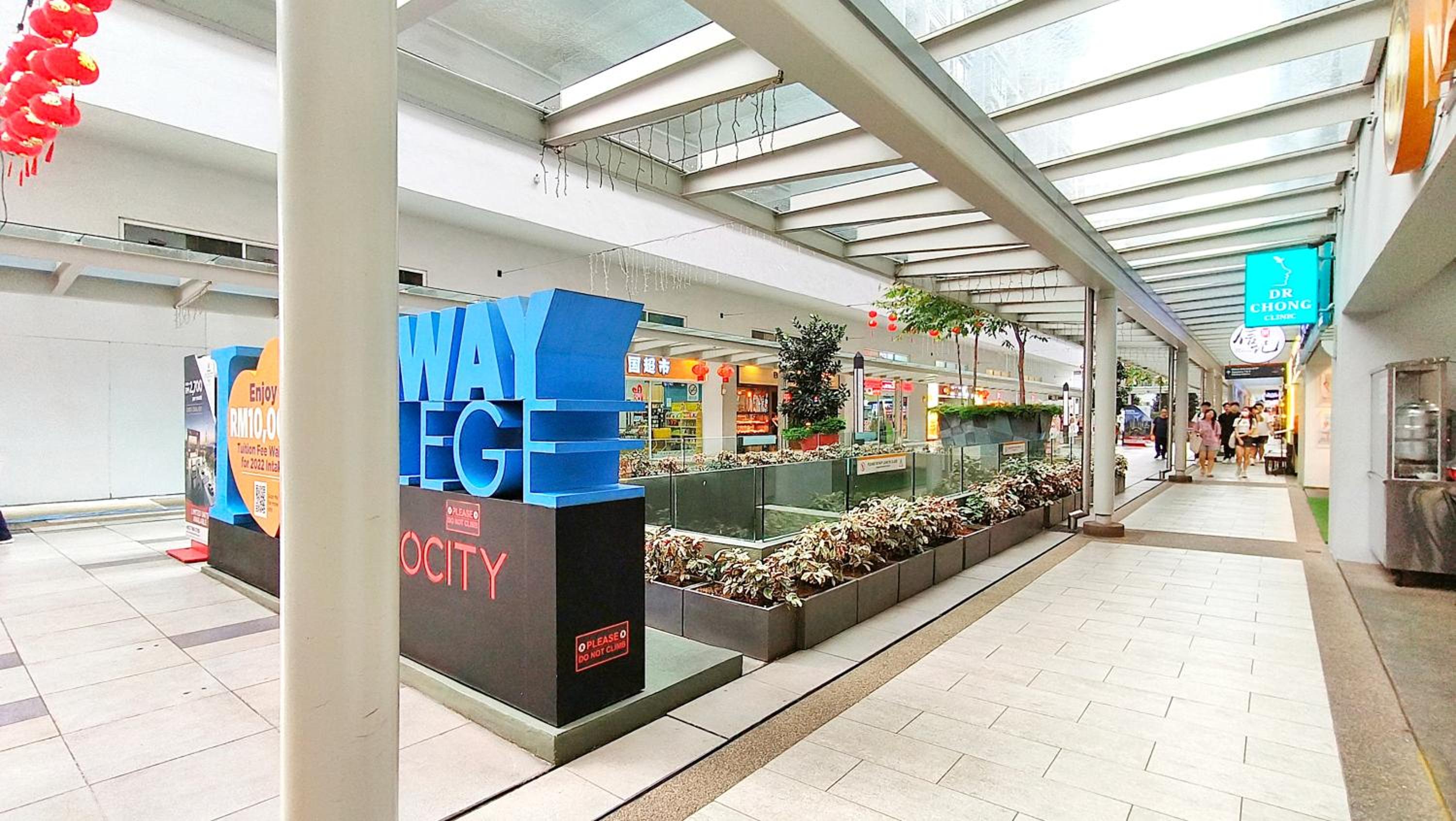 KL Sunway Velocity Two - Link Bridge to Velocity Mall & MRT - Spacious 3B-2R Apart for 6-8pax
