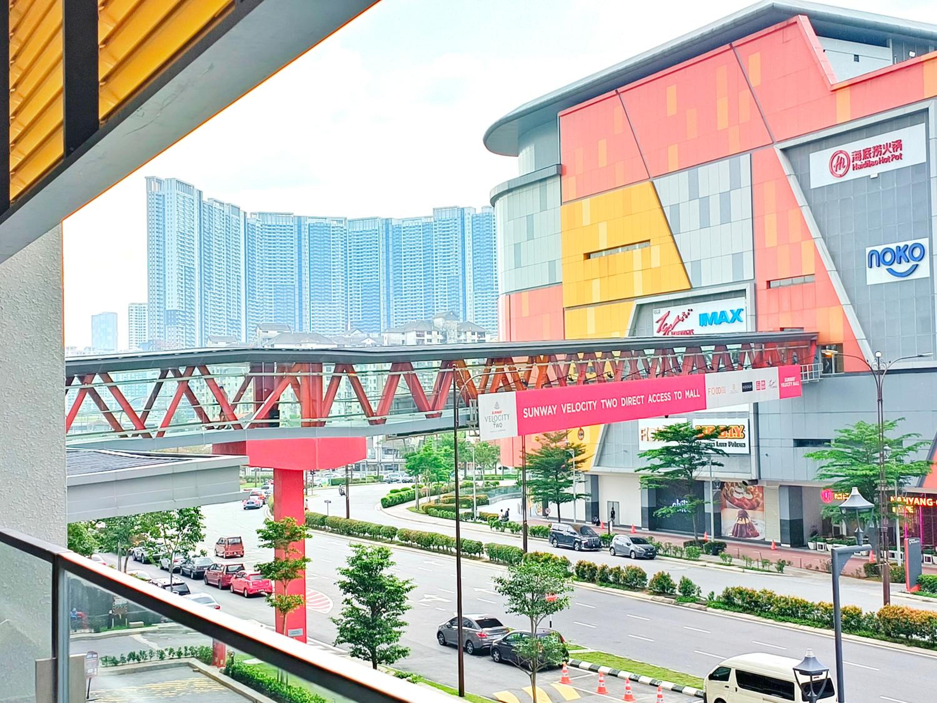 KL Sunway Velocity Two - Link Bridge to Velocity Mall & MRT - Spacious 3B-2R Apart for 6-8pax