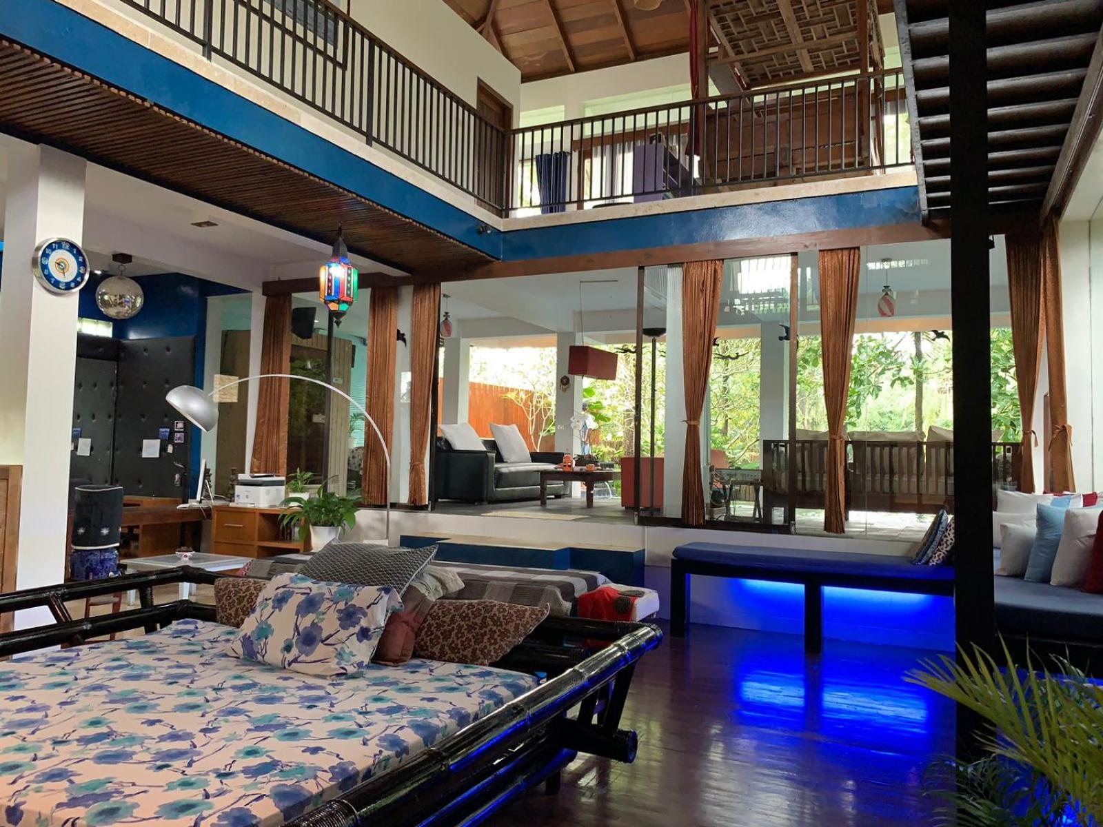 Griya Oma Nining-Large House with Swimming Pool view 4