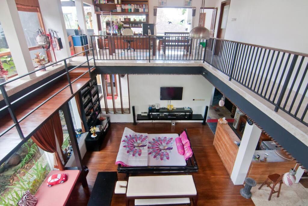 Griya Oma Nining-Large House with Swimming Pool view 5