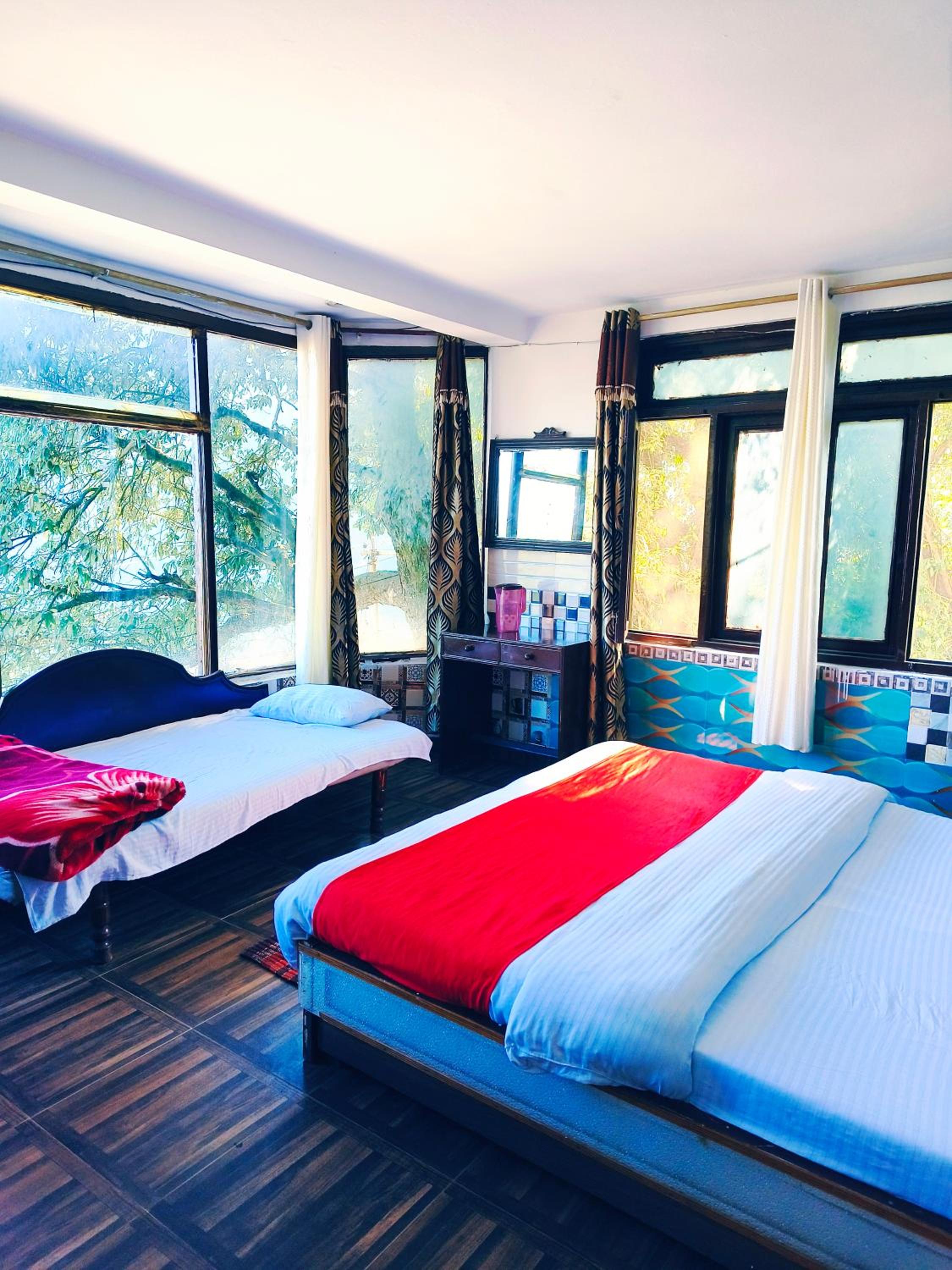 Hotel Holiday Dalhousie - Near Ghandhi Chowk Mall Road view 3