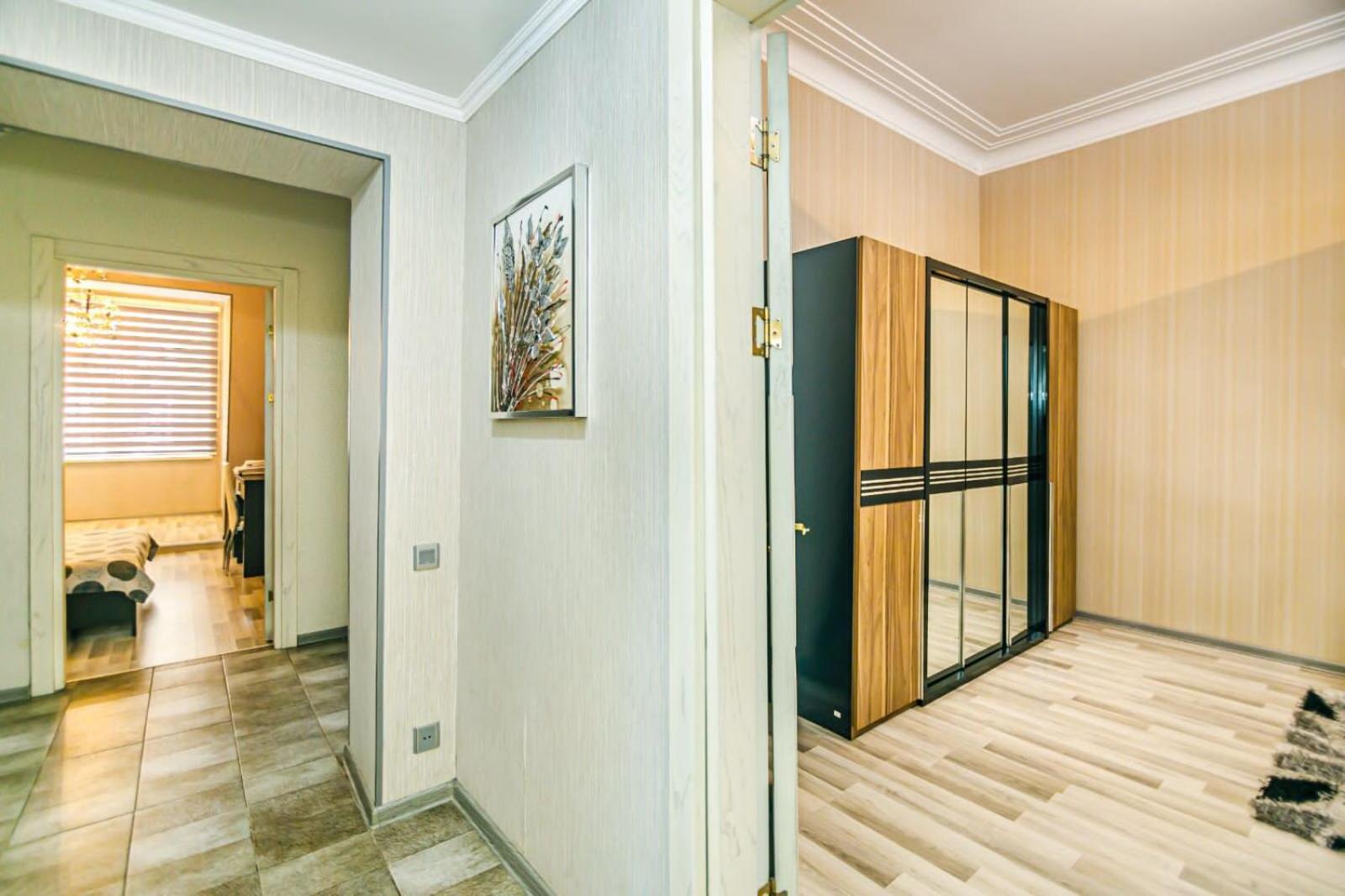 Azneft Square Deluxe Apartment