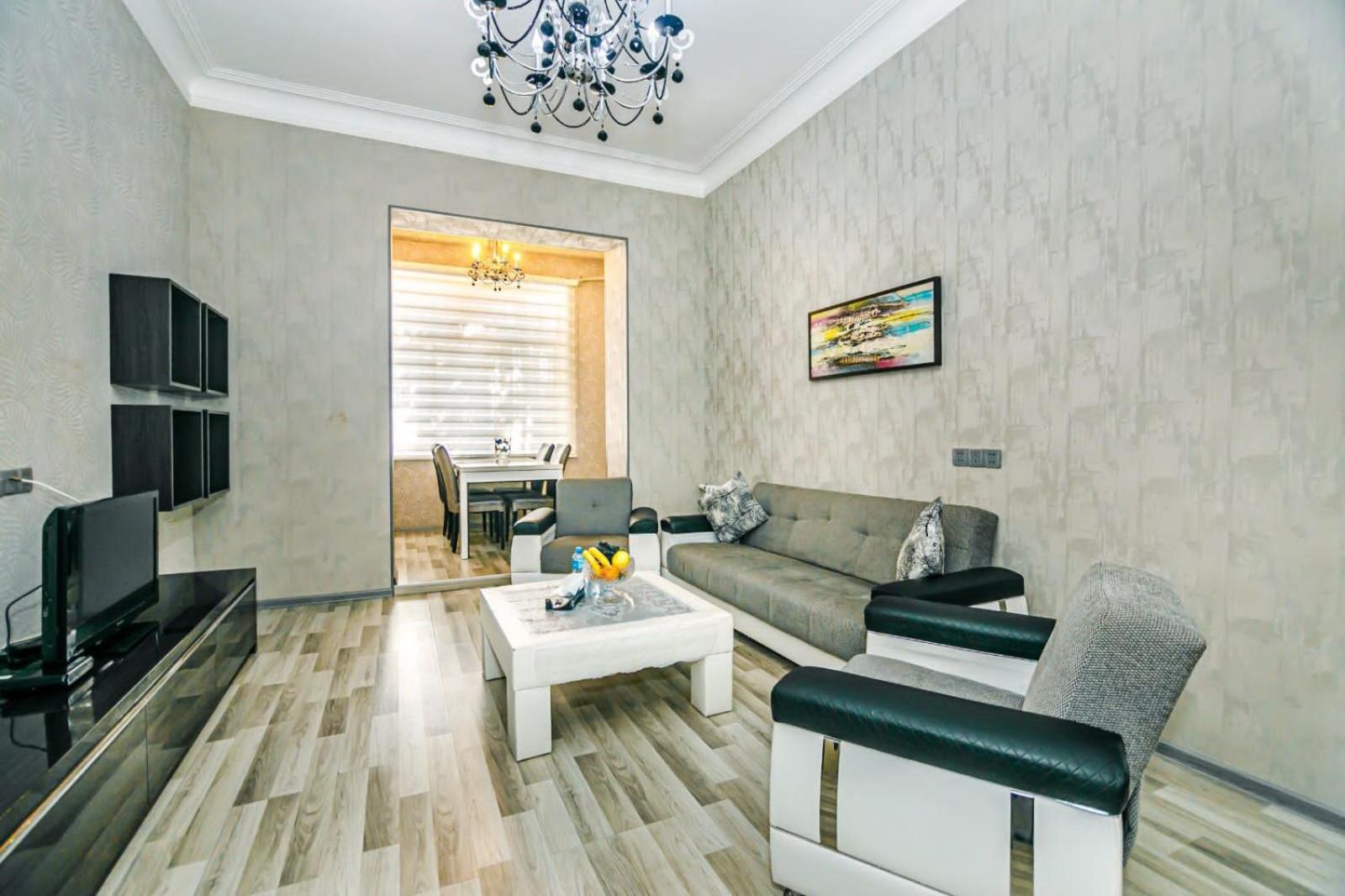 Azneft Square Deluxe Apartment