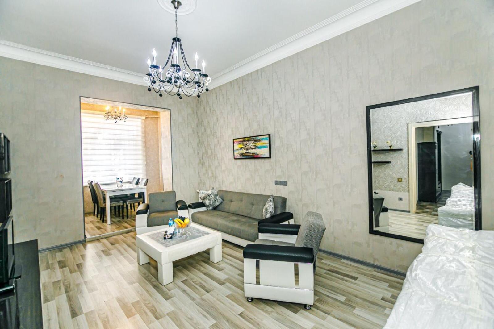 Azneft Square Deluxe Apartment
