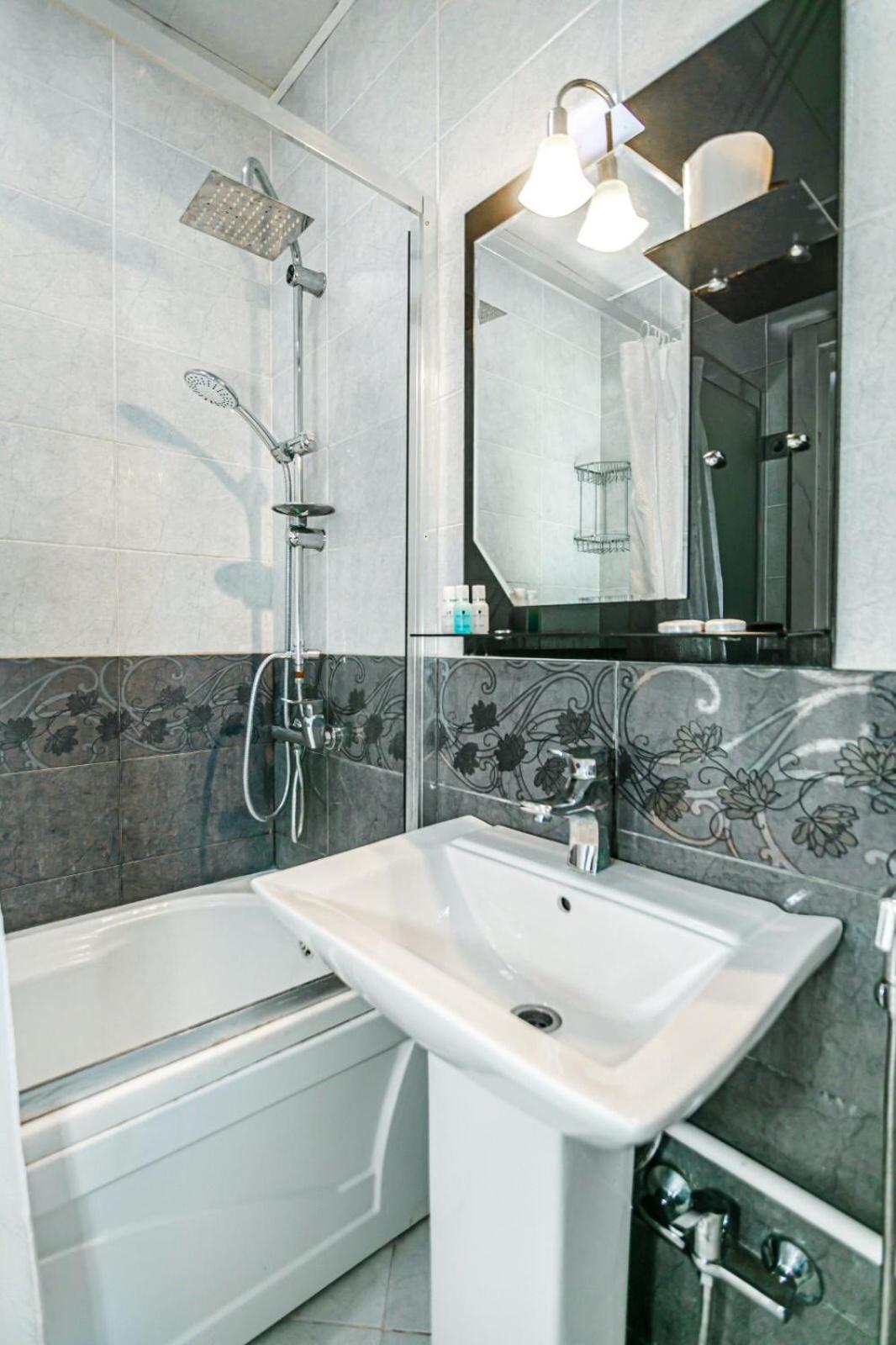 Azneft Square Deluxe Apartment
