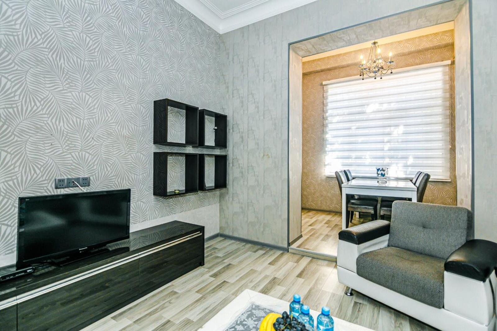 Azneft Square Deluxe Apartment
