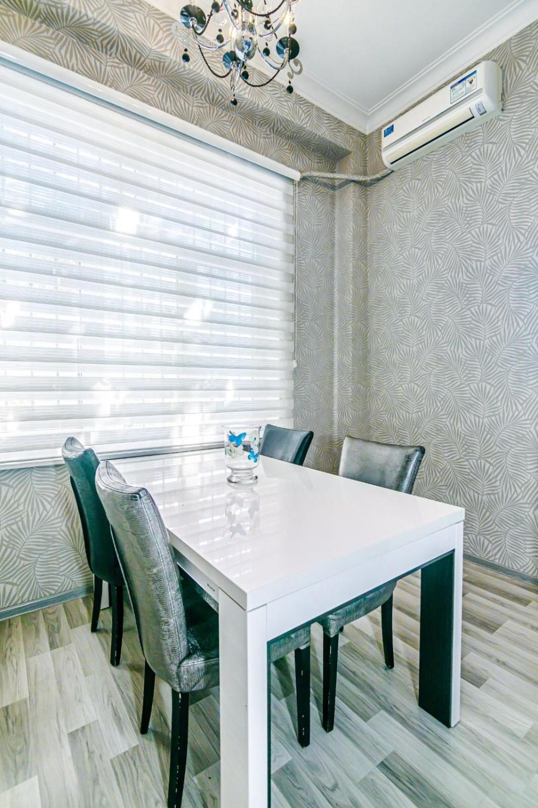 Azneft Square Deluxe Apartment