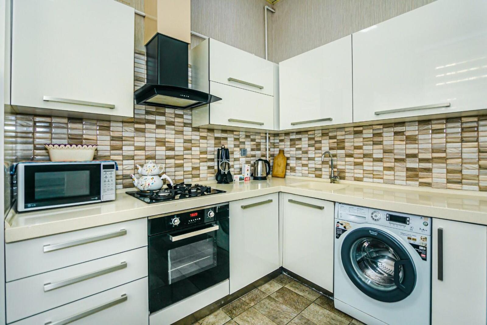 Azneft Square Deluxe Apartment