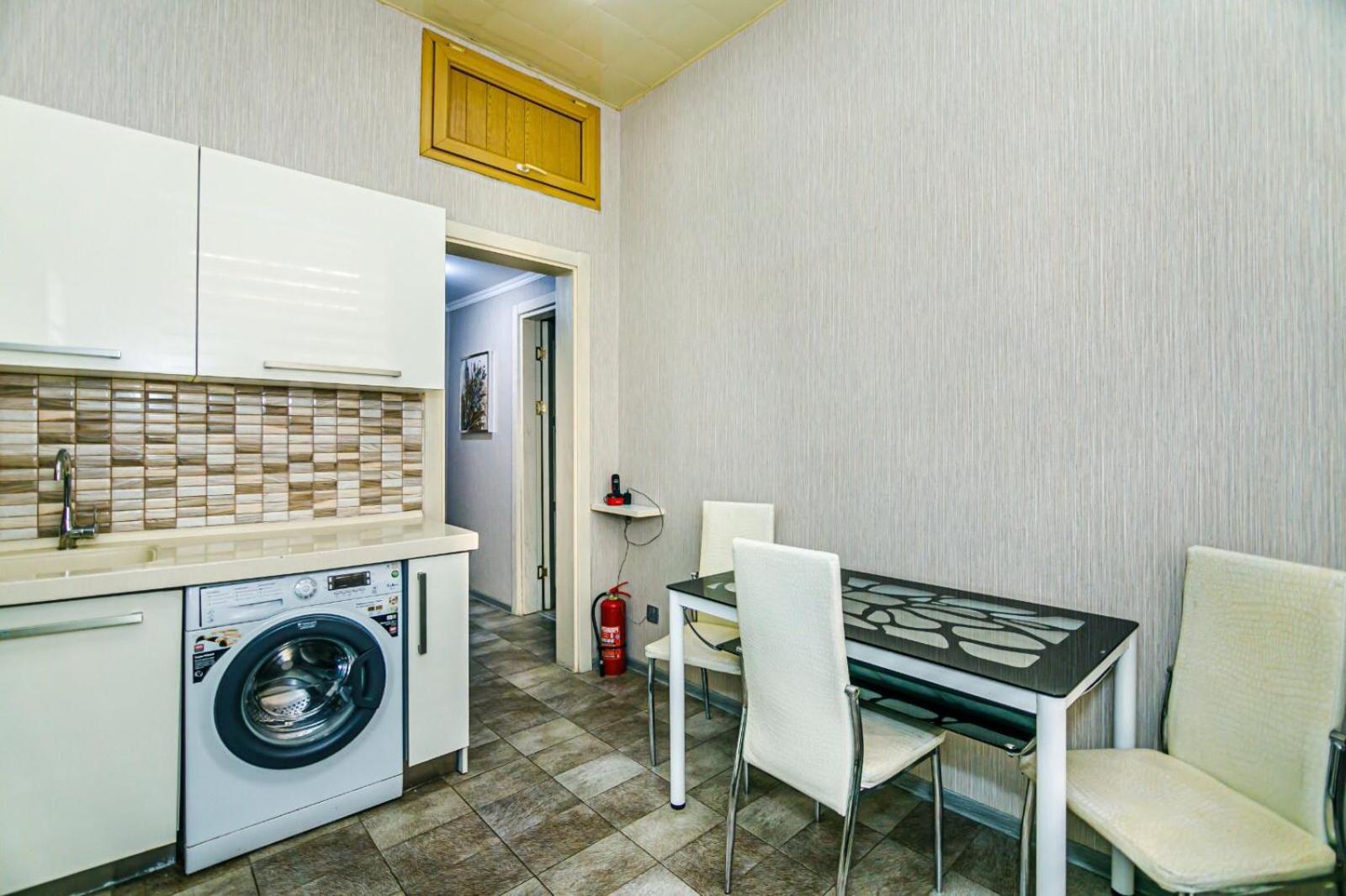 Azneft Square Deluxe Apartment