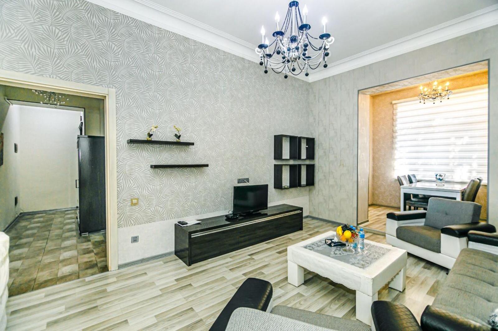 Azneft Square Deluxe Apartment