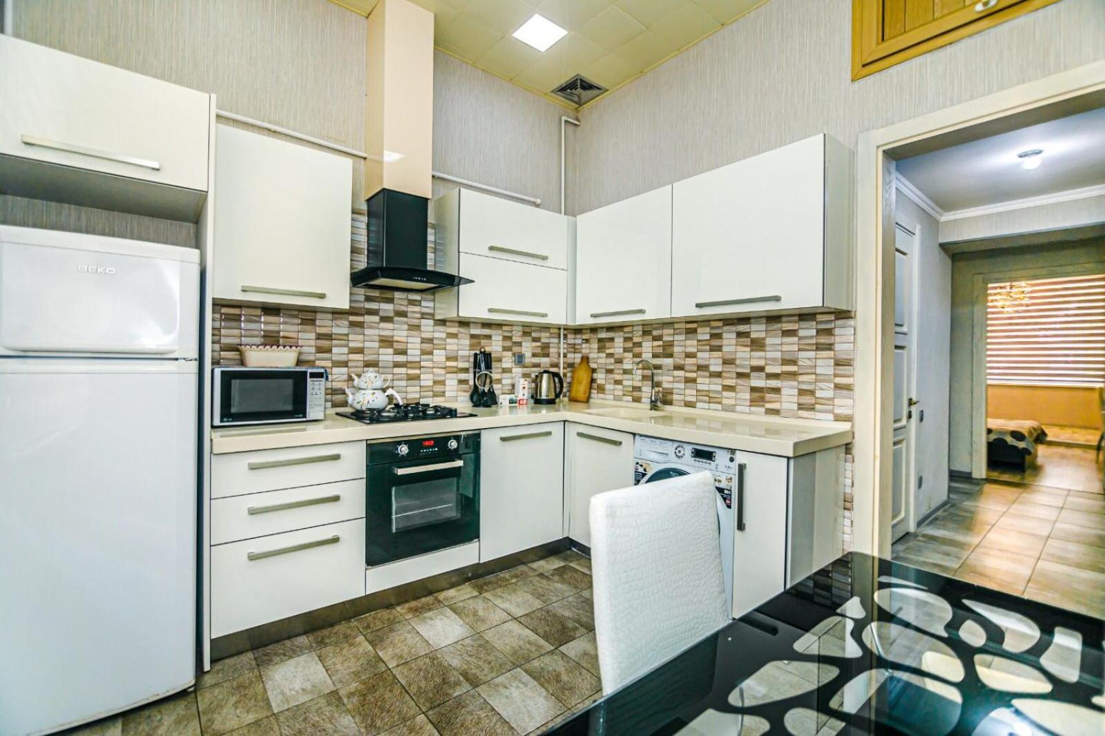 Azneft Square Deluxe Apartment