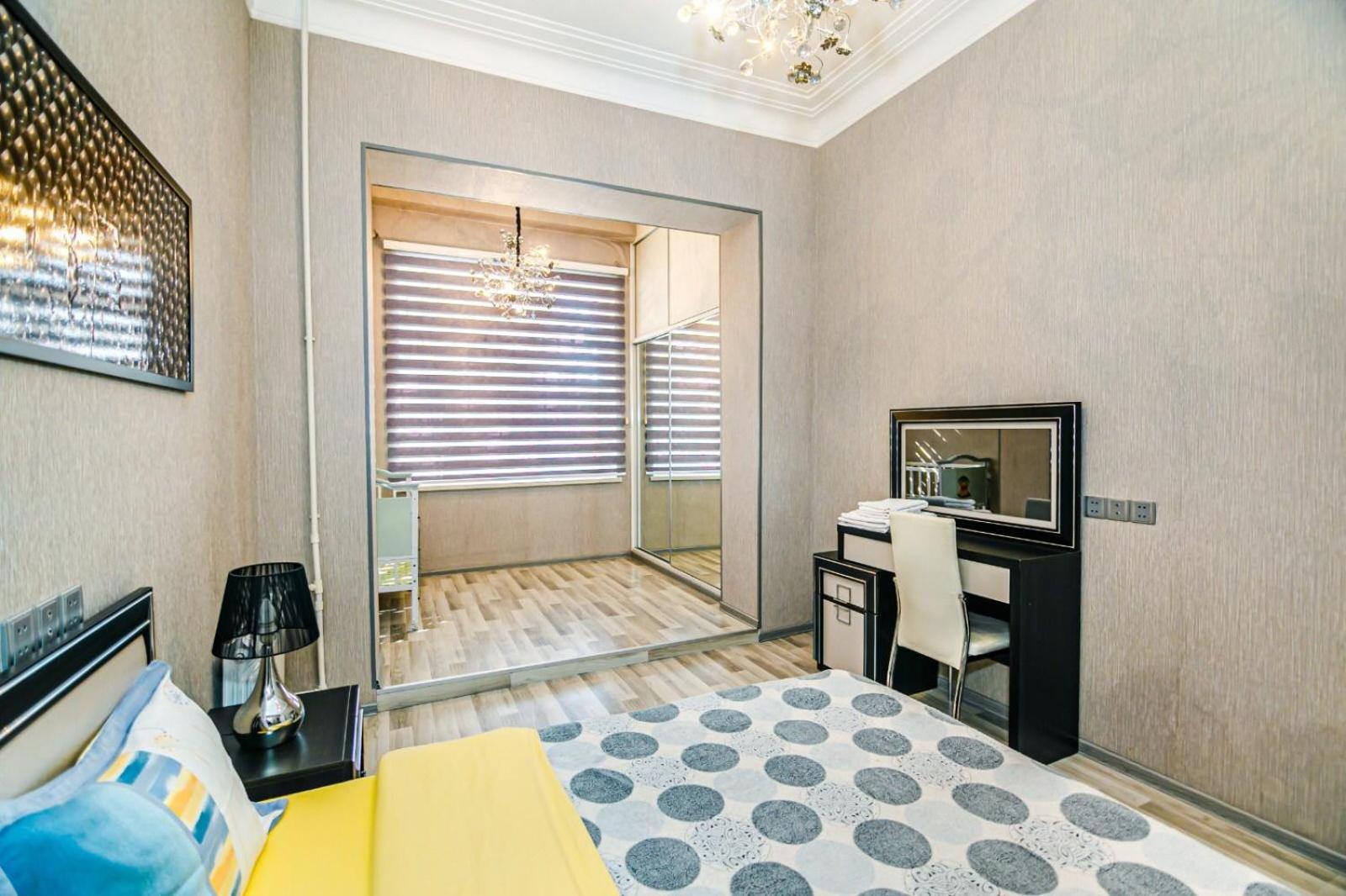 Azneft Square Deluxe Apartment