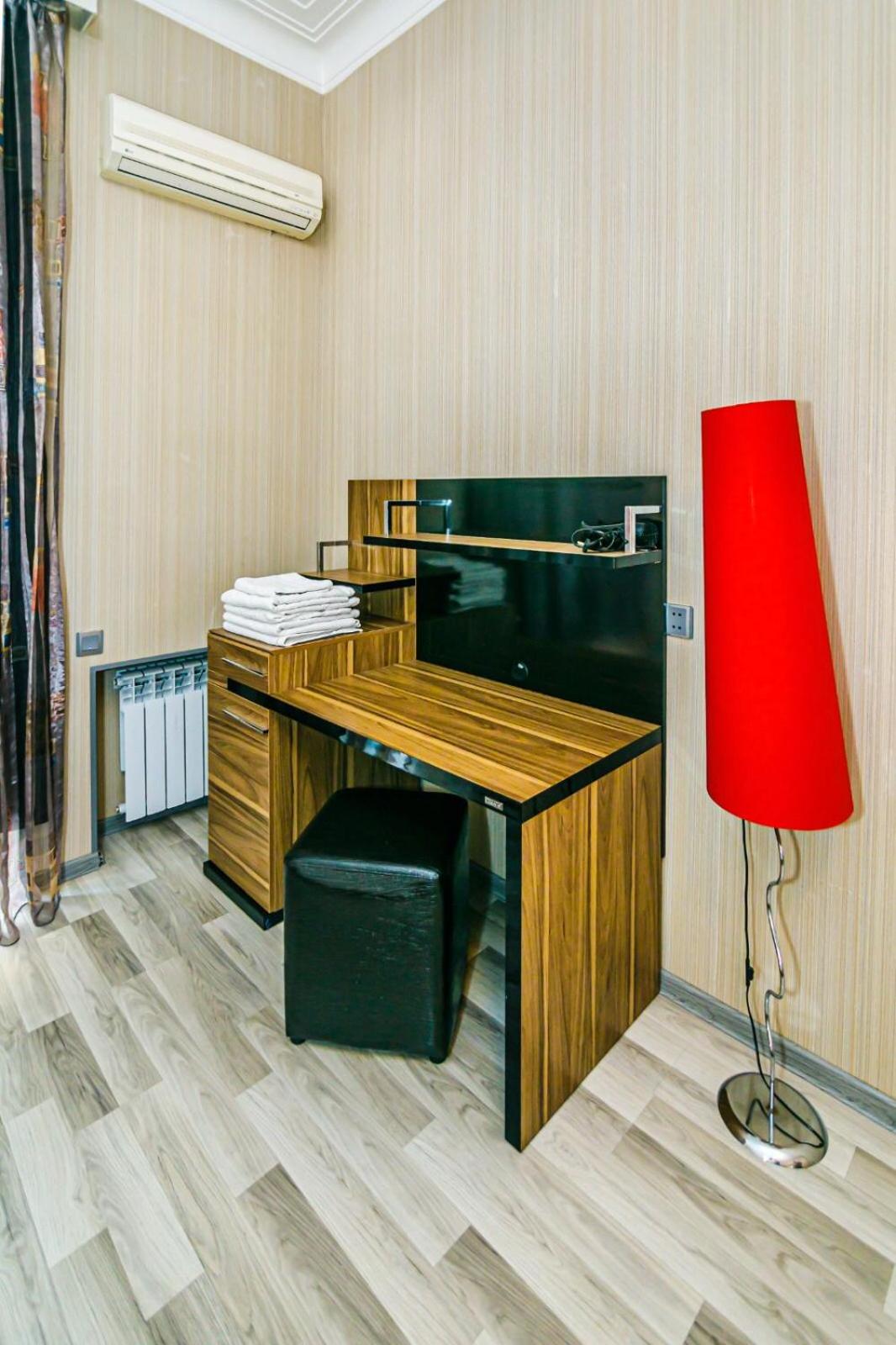 Azneft Square Deluxe Apartment