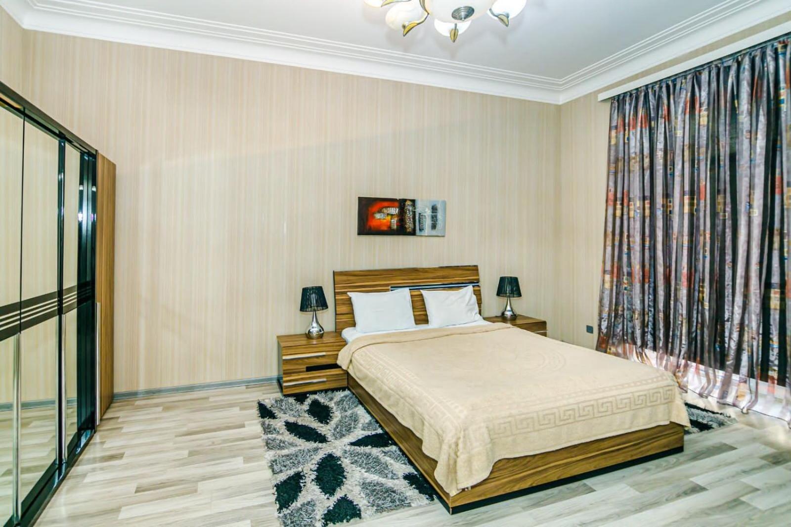 Azneft Square Deluxe Apartment