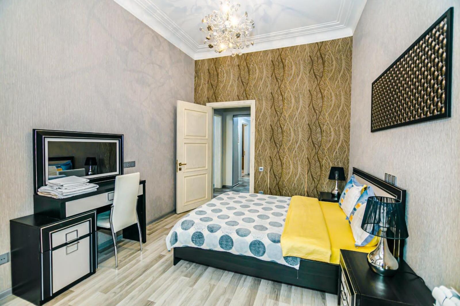 Azneft Square Deluxe Apartment