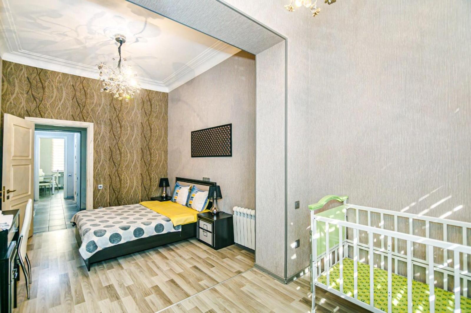 Azneft Square Deluxe Apartment