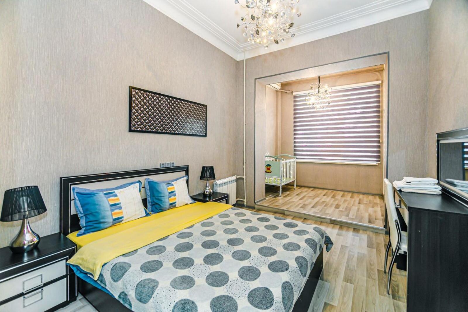 Azneft Square Deluxe Apartment