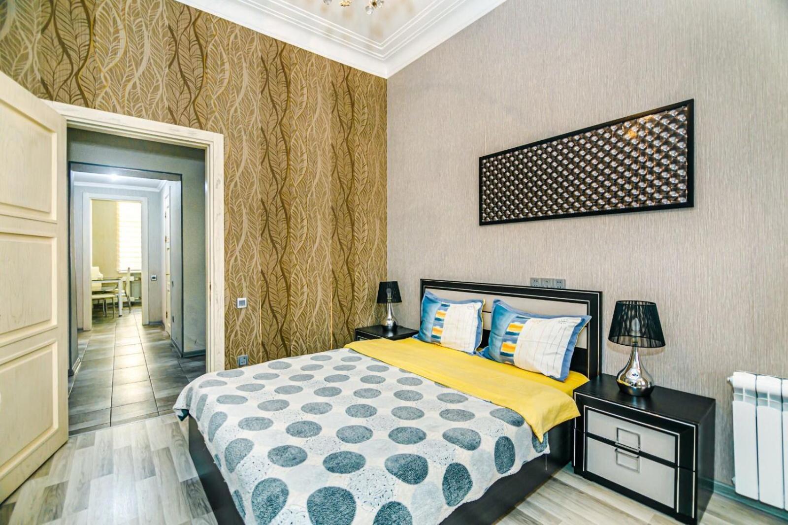 Azneft Square Deluxe Apartment