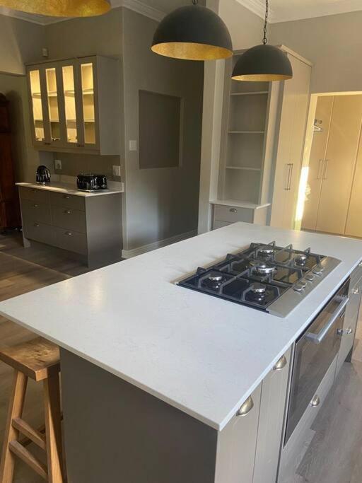 Solar Entertainers dream on Constantia wineroute