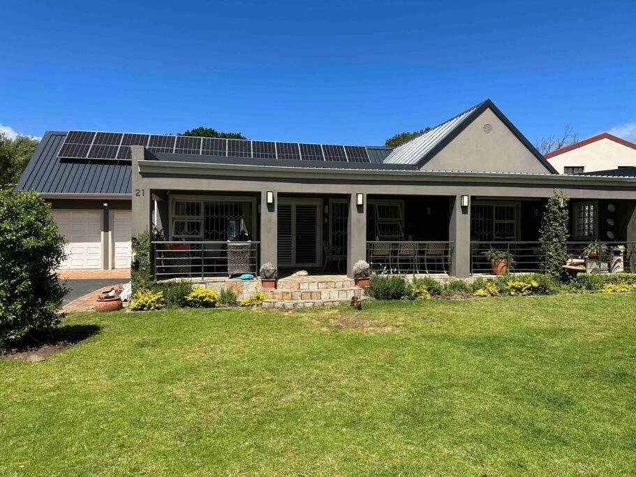 Solar Entertainers dream on Constantia wineroute