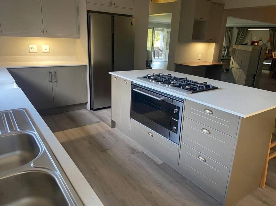 Solar Entertainers dream on Constantia wineroute