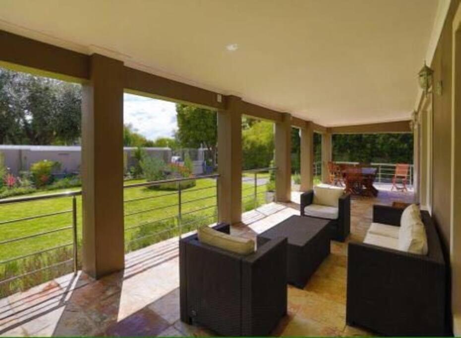 Solar Entertainers dream on Constantia wineroute