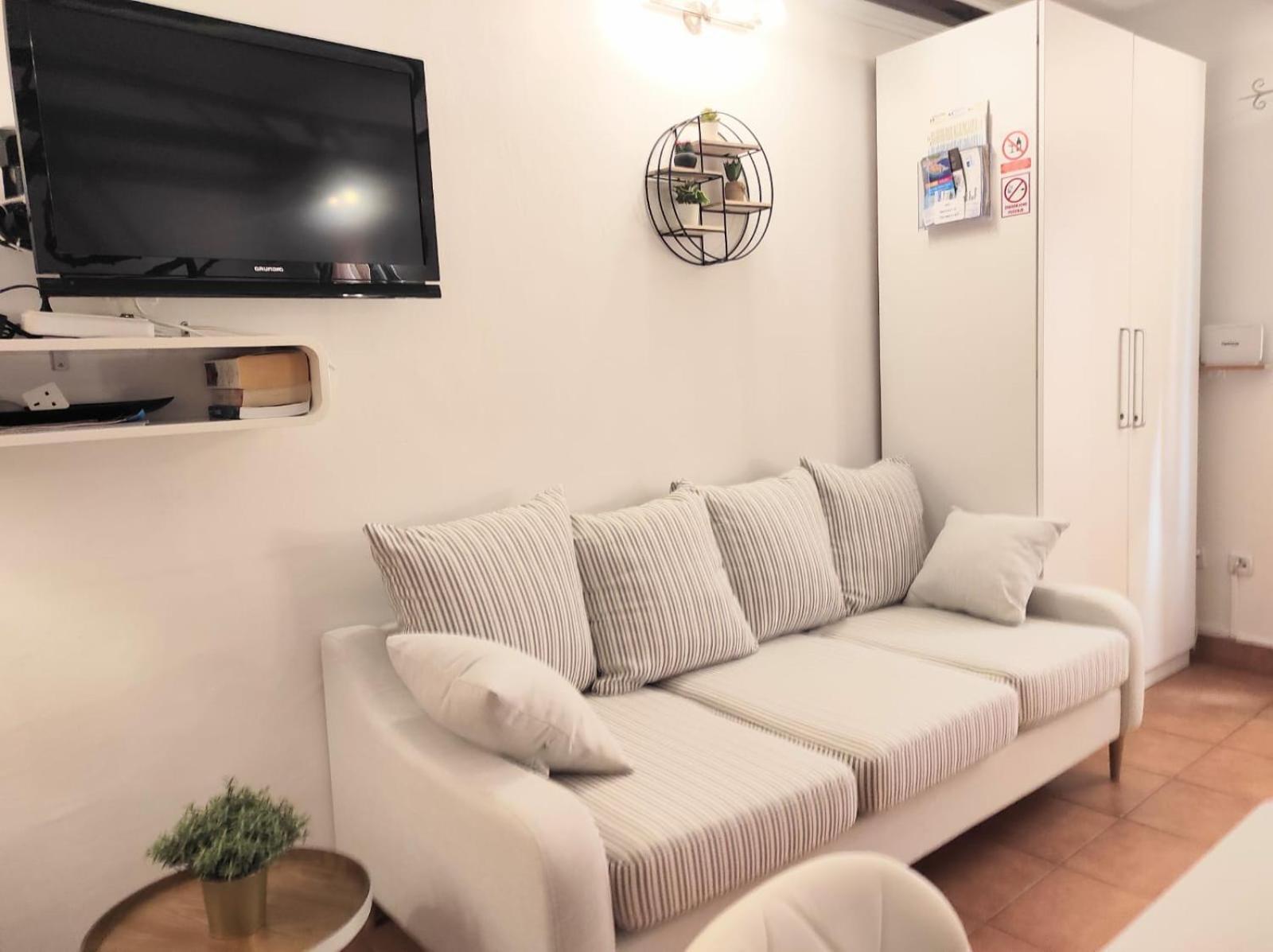 Apartments & Rooms As view 2