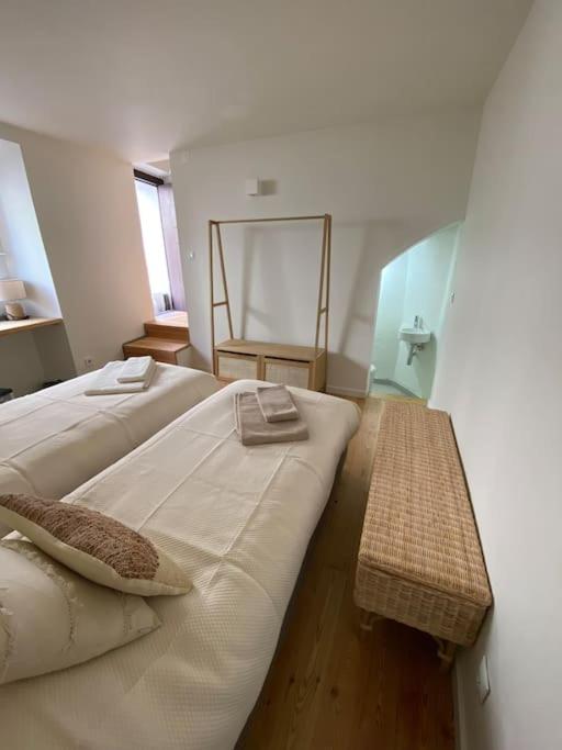 Casa da Corredoura en Évora — hotel room