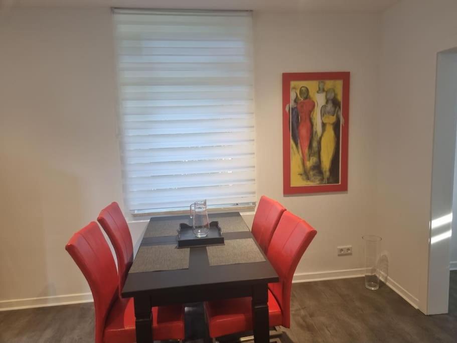 EG-Wohnung mit Himmelbett, Wohnküche und Wintergarten en Wuppertal