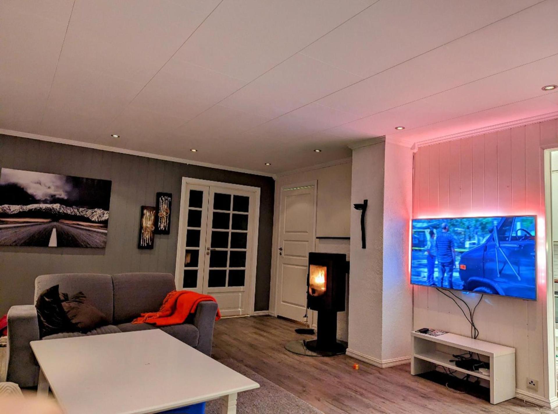 Lovely 4 bedroom house with the view of aurora view 3