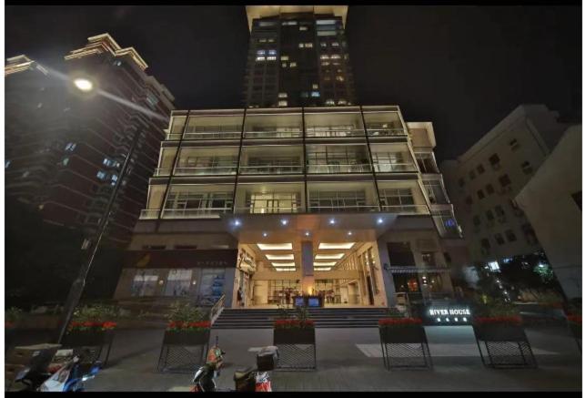 River House Near The Peoples Square And The Bund